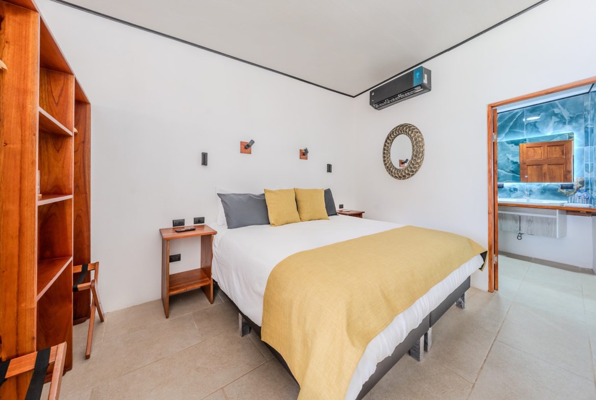LOS PAPYRUS HOTEL PROPERTY WITH FOUR BEDROOMS AND NEAR TO THE BEACH, IN BAHIA BALLENA – 0.087 ACRES