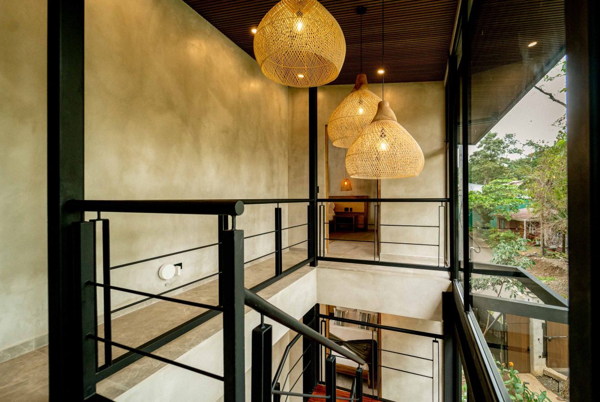 PROPERTY WITH EIGHT BEDROOMS AND POOL, NEAR TO THE BEACH, IN MANUEL ANTONIO – 0.42 ACRES