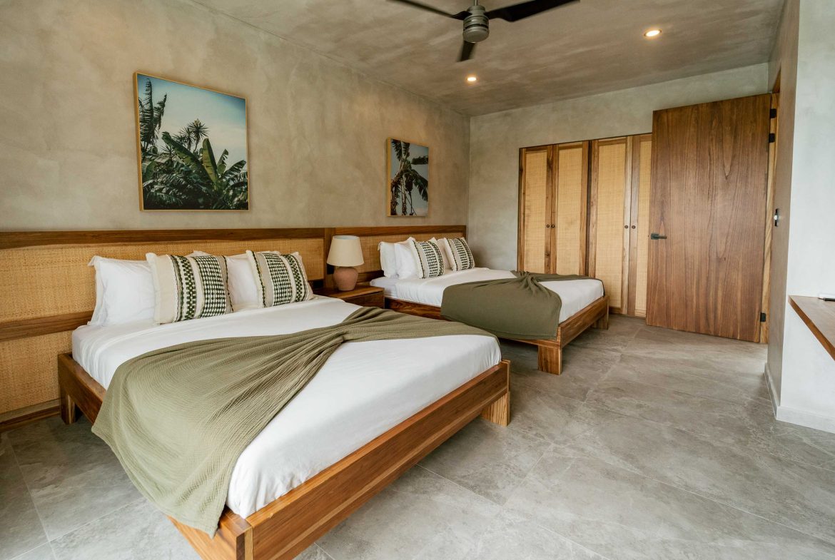 PROPERTY WITH EIGHT BEDROOMS AND POOL, NEAR TO THE BEACH, IN MANUEL ANTONIO – 0.42 ACRES