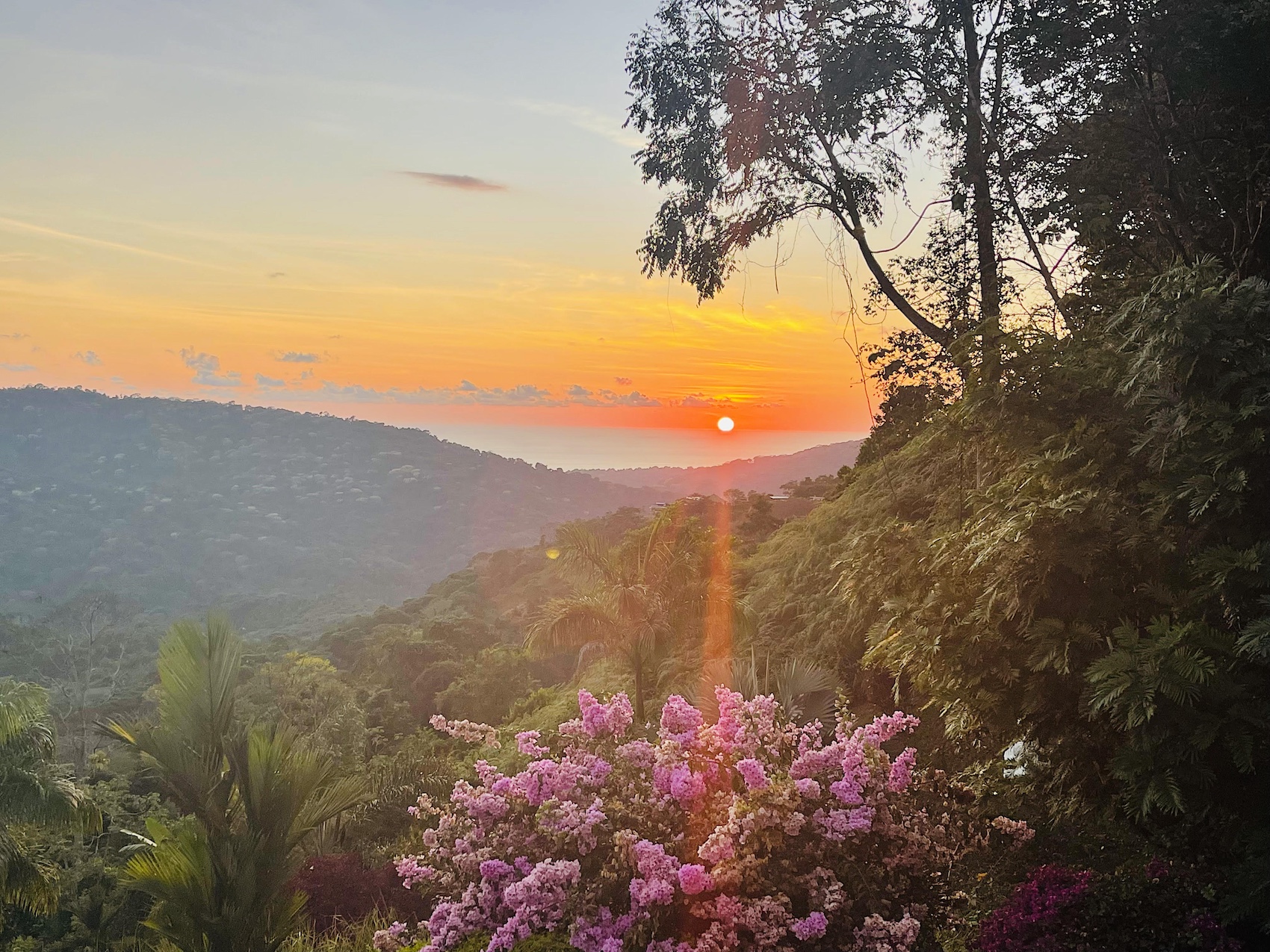 CASA ORQUIDEA – LUXURY HOME WITH OCEAN VIEWS IN GATED COMMUNITY