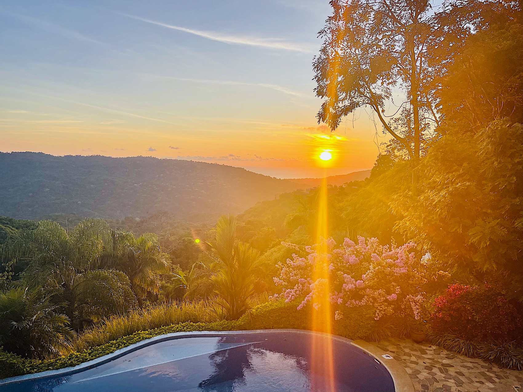 CASA ORQUIDEA – LUXURY HOME WITH OCEAN VIEWS IN GATED COMMUNITY
