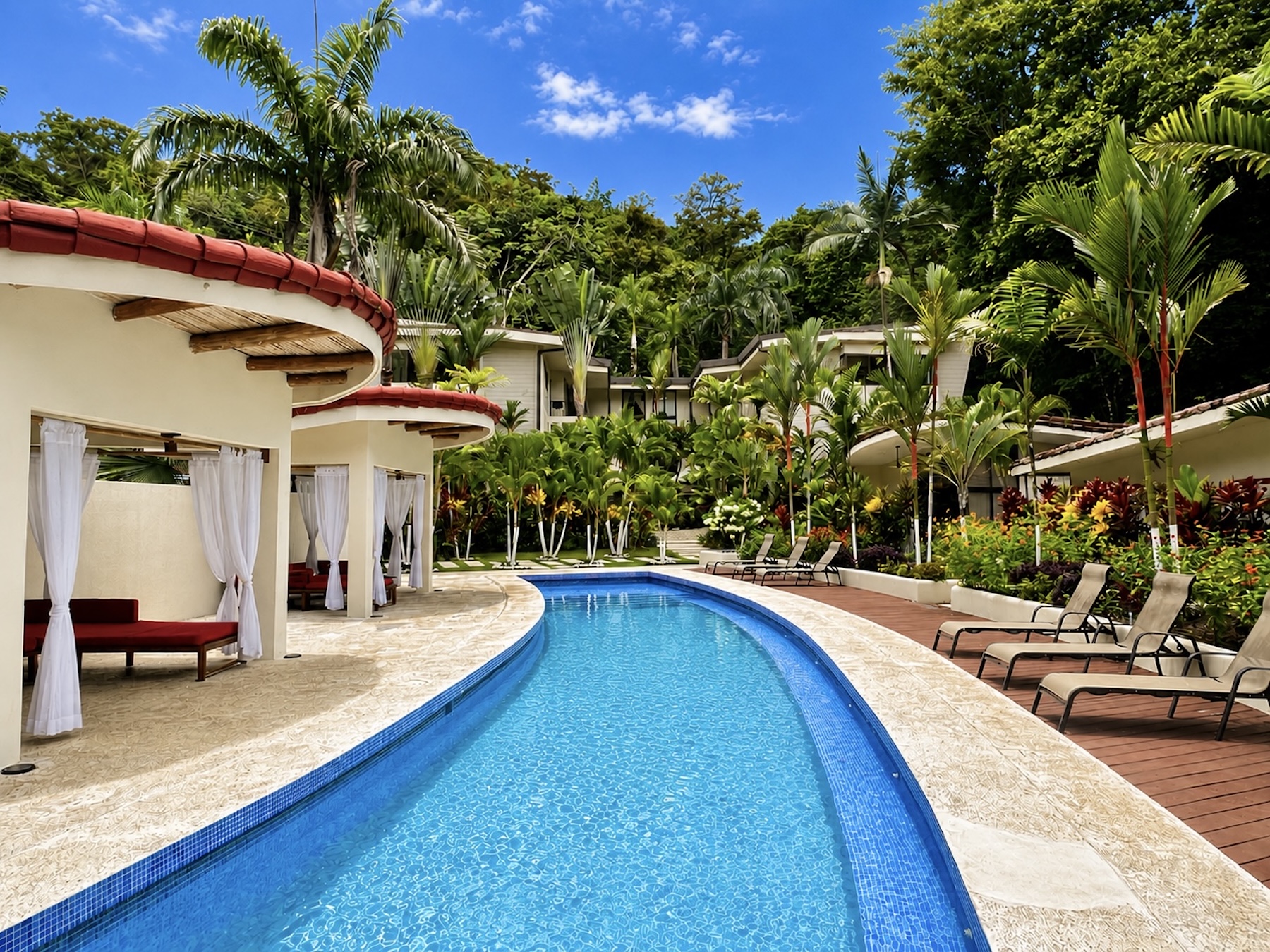 2-BEDROOM CONDO WITH POOL IN RIO MONO, MANUEL ANTONIO – 2.77 ACRES