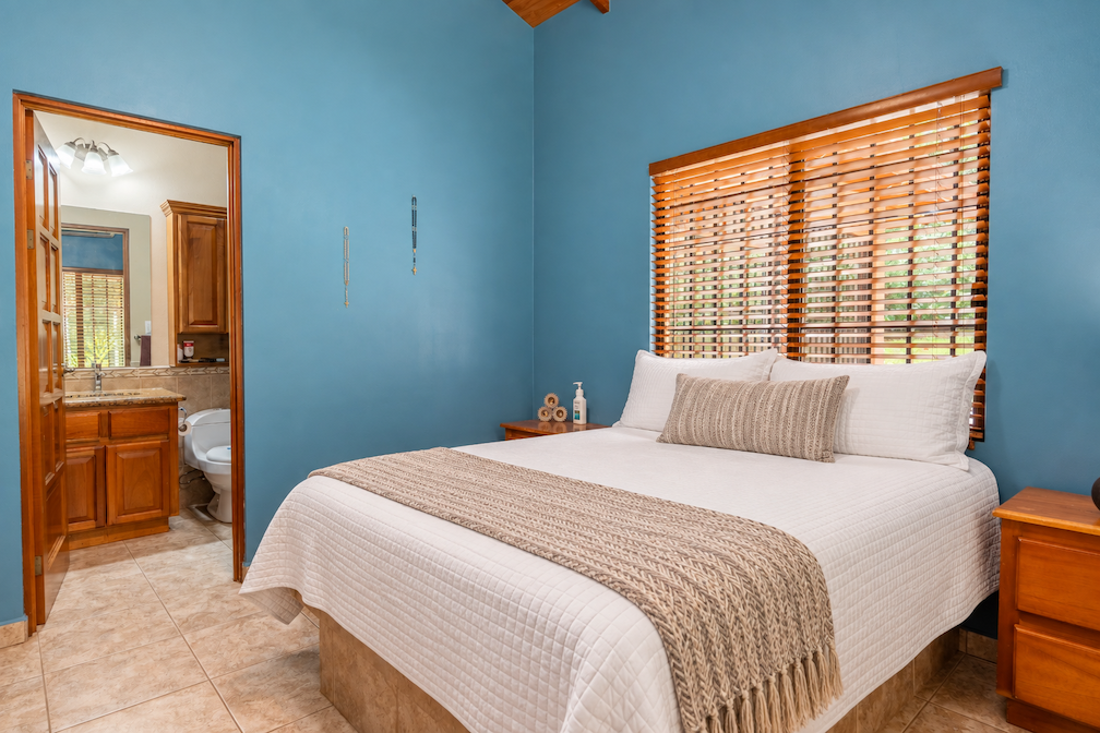 TROPICAL HOME WITH 2-BEDROOM POOL AND STREAM, IN OJOCHAL – 1.6 ACRES