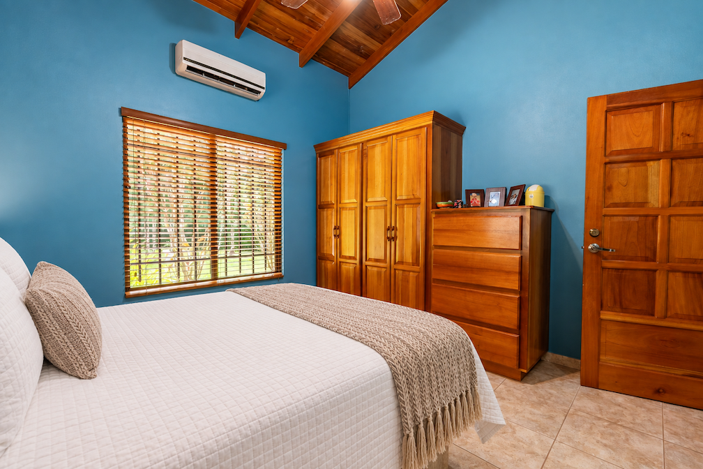 TROPICAL HOME WITH 2-BEDROOM POOL AND STREAM, IN OJOCHAL – 1.6 ACRES
