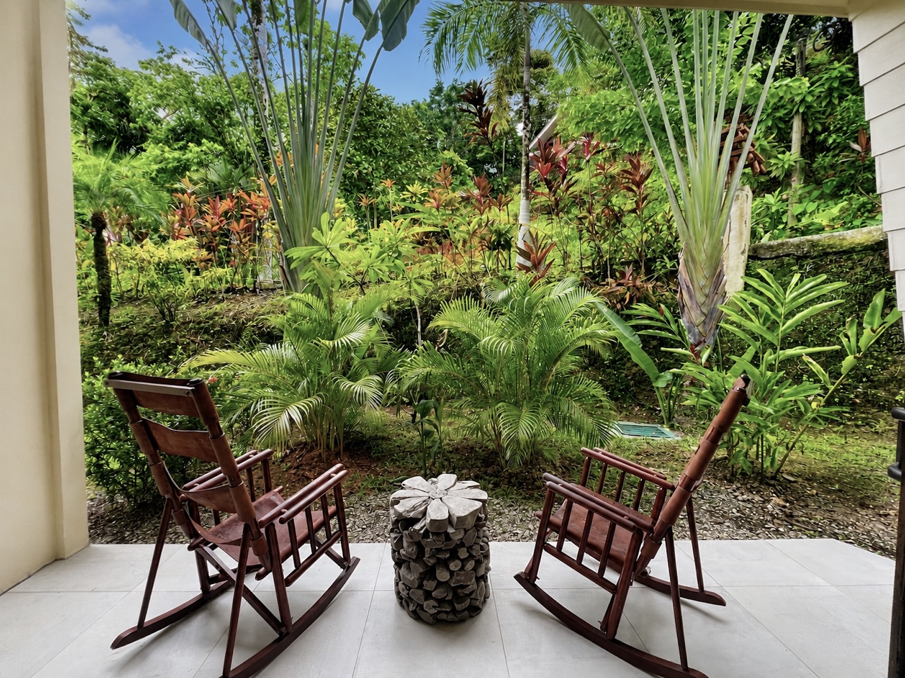 2-BEDROOM CONDO WITH POOL IN RIO MONO, MANUEL ANTONIO – 2.77 ACRES