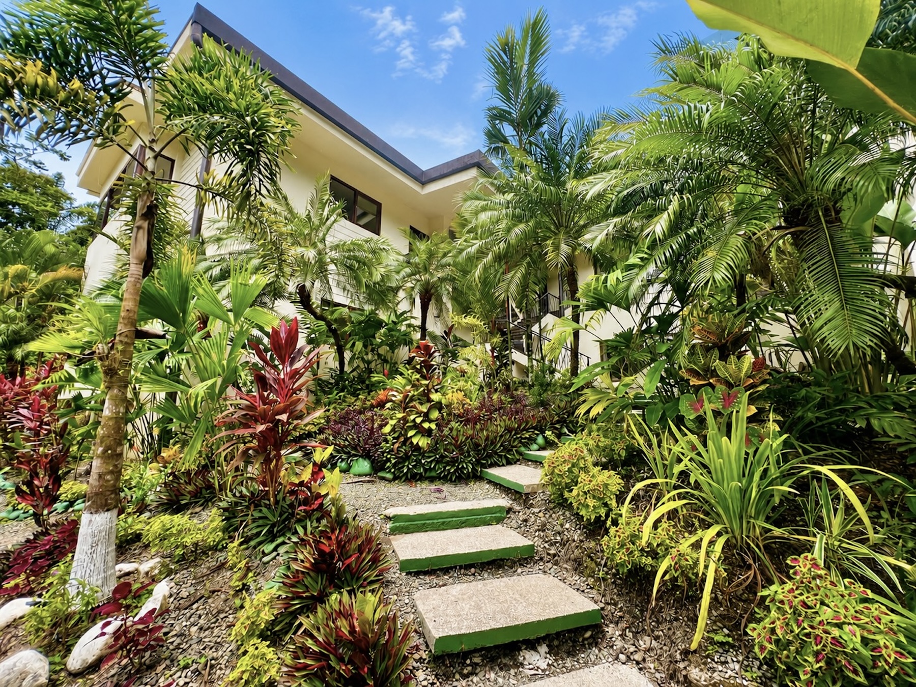 2-BEDROOM CONDO WITH POOL IN RIO MONO, MANUEL ANTONIO – 2.77 ACRES