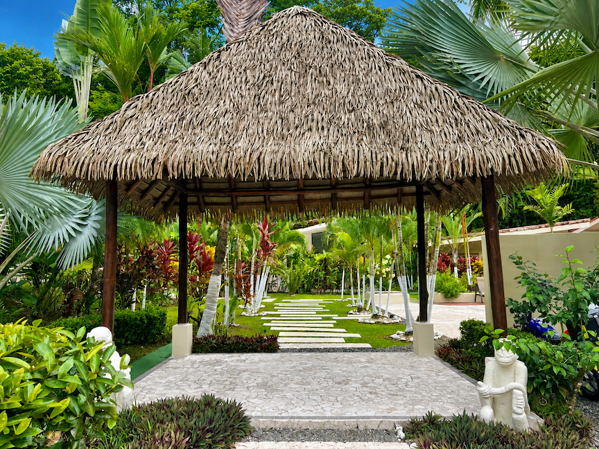 2-BEDROOM CONDO WITH POOL IN RIO MONO, MANUEL ANTONIO – 2.77 ACRES