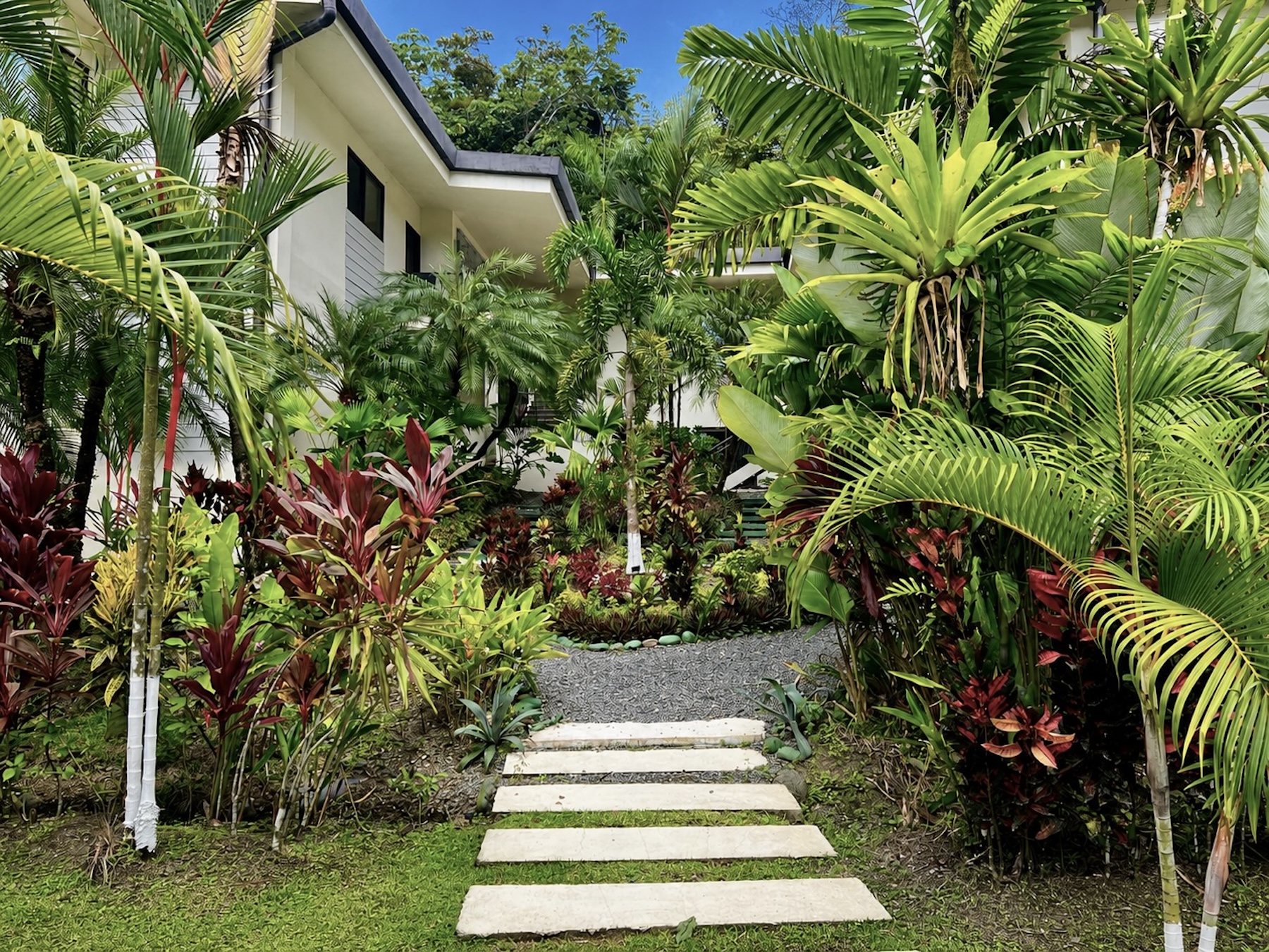 2-BEDROOM CONDO WITH POOL IN RIO MONO, MANUEL ANTONIO – 2.77 ACRES