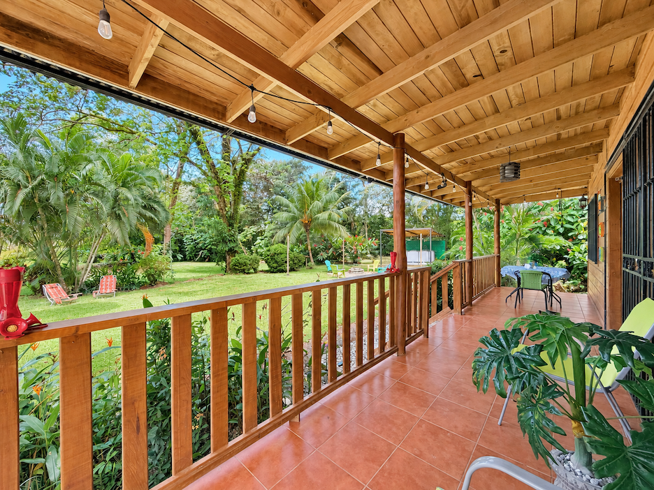 WOODEN CABIN WITH A NEARBY RIVER AND TROPICAL NATURE, IN UVITA