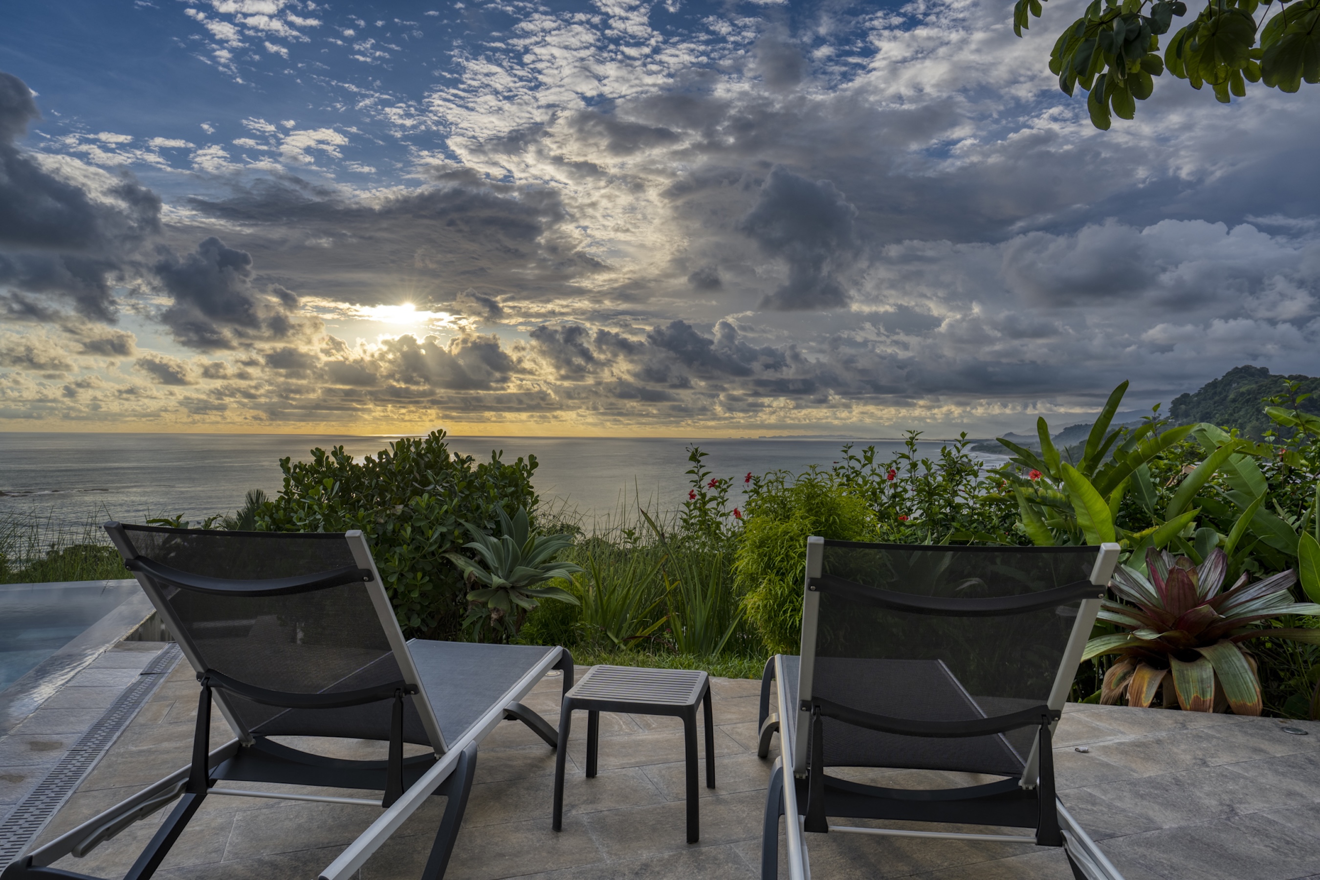 LUXURY RESIDENCE WITH INFINITY POOL AND OCEAN VIEW, IN DOMINICALITO