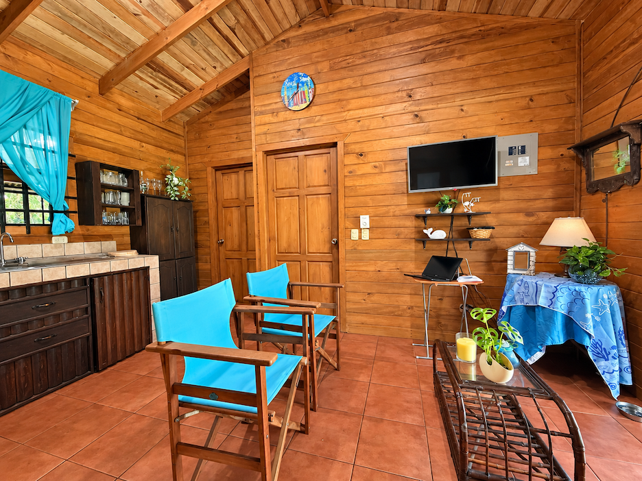 WOODEN CABIN WITH A NEARBY RIVER AND TROPICAL NATURE, IN UVITA