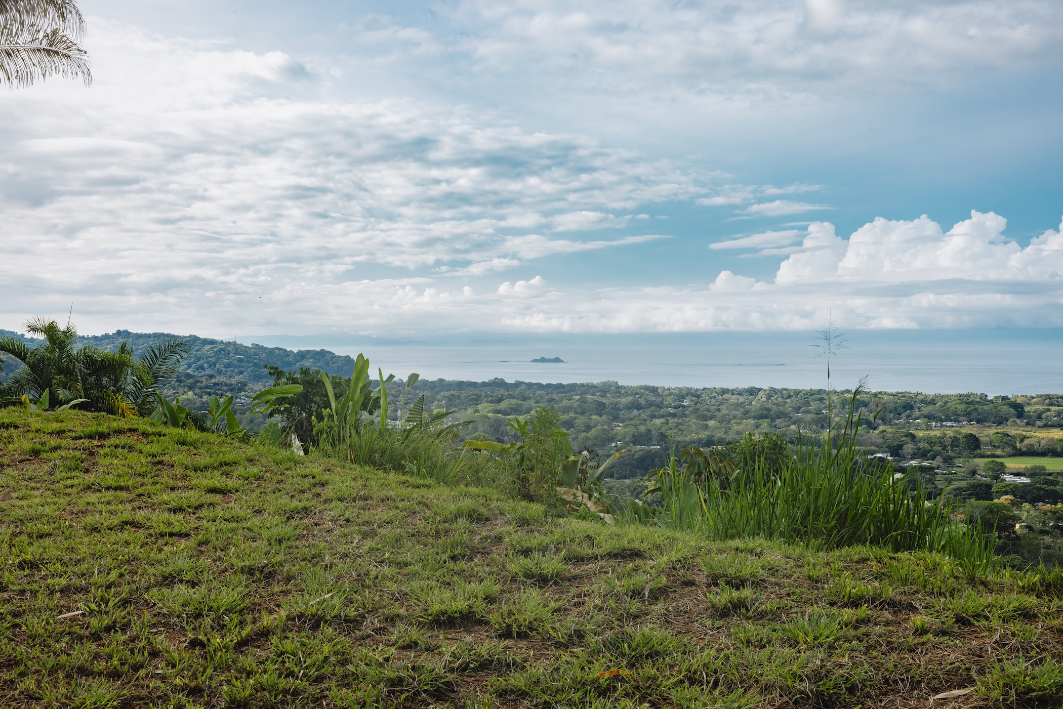 2.23-ACRE PROPERTY WITH PANORAMIC OCEAN VIEWS, IN UVITA