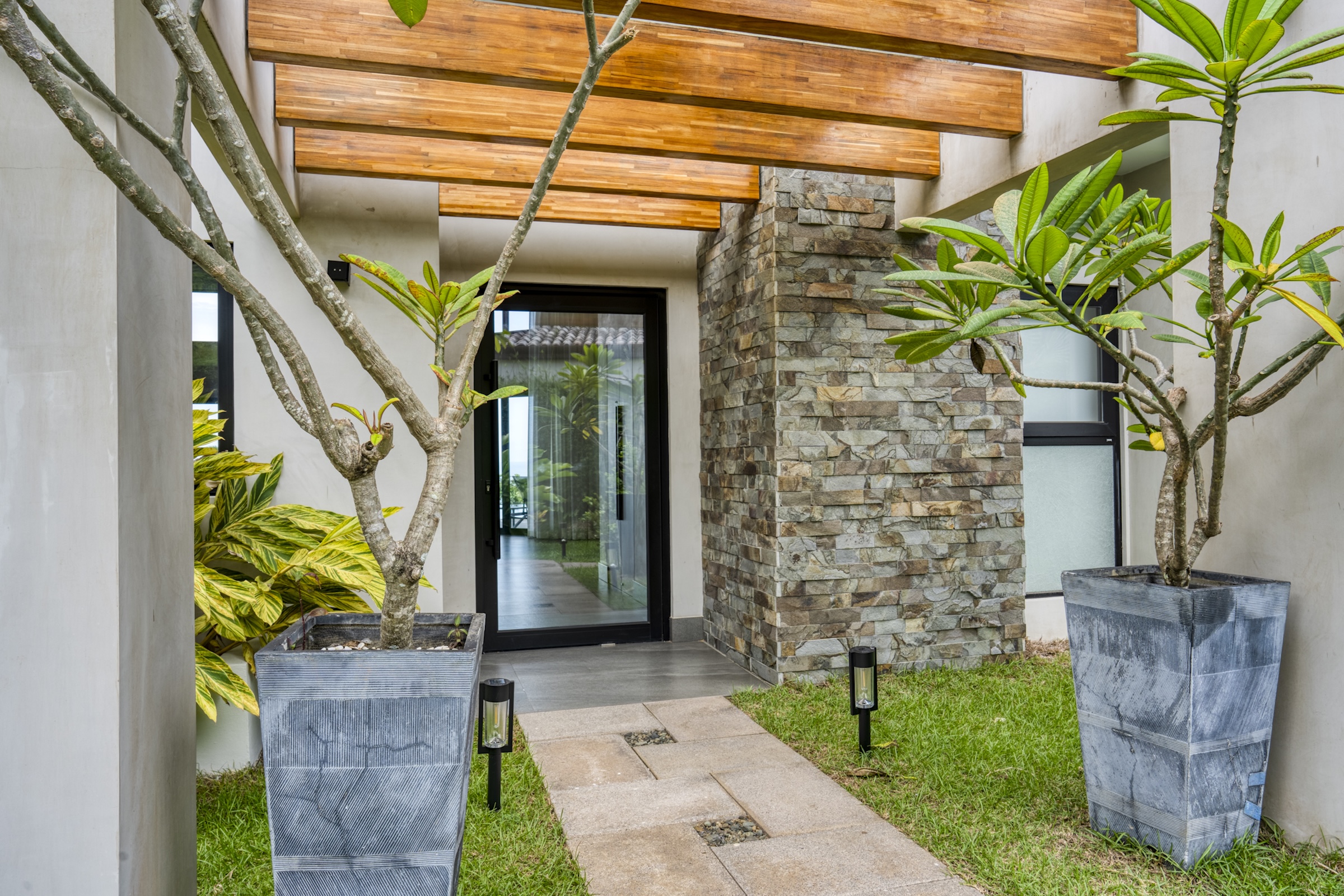 LUXURY RESIDENCE WITH INFINITY POOL AND OCEAN VIEW, IN DOMINICALITO