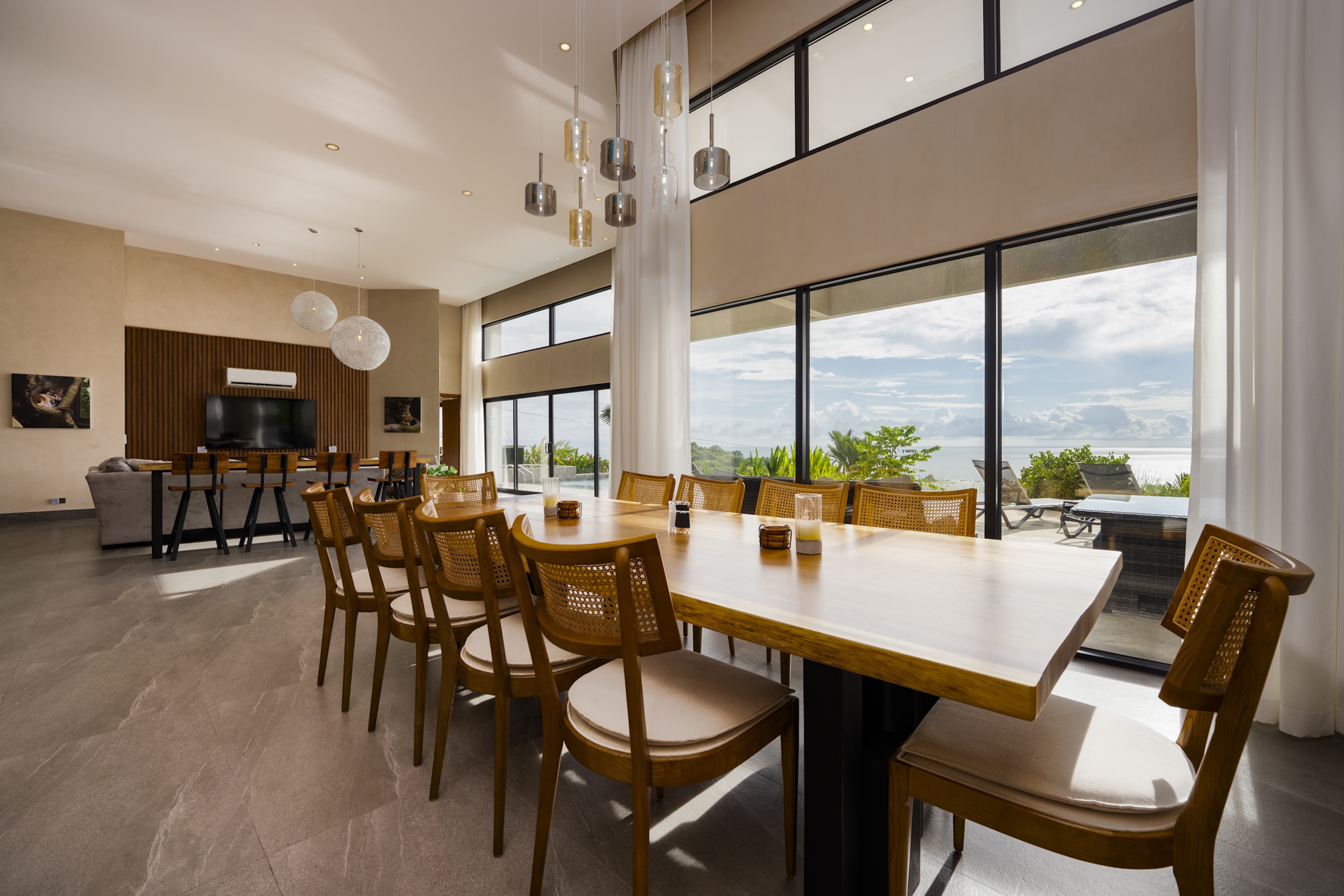 LUXURY RESIDENCE WITH INFINITY POOL AND OCEAN VIEW, IN DOMINICALITO