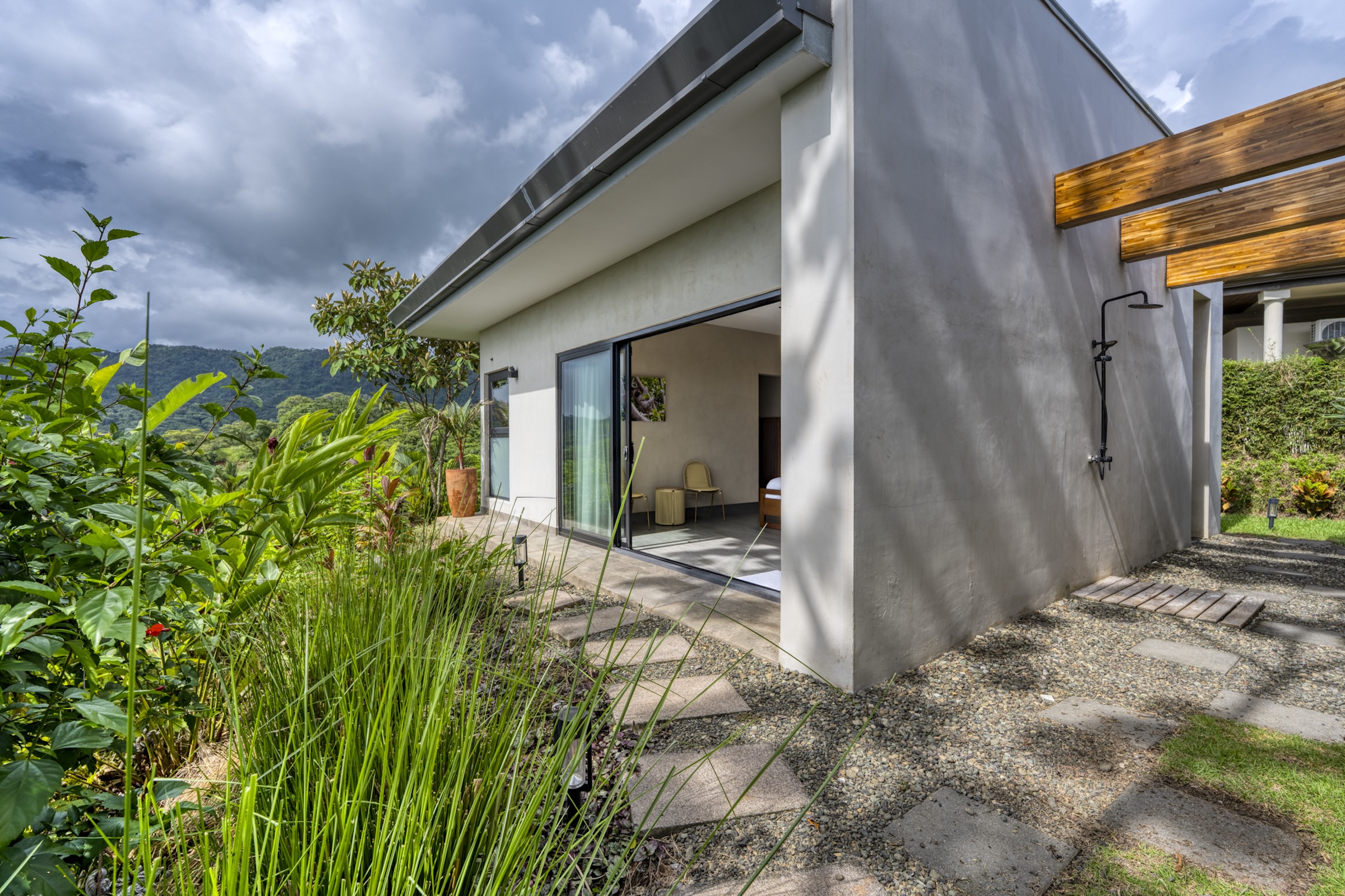 LUXURY RESIDENCE WITH INFINITY POOL AND OCEAN VIEW, IN DOMINICALITO