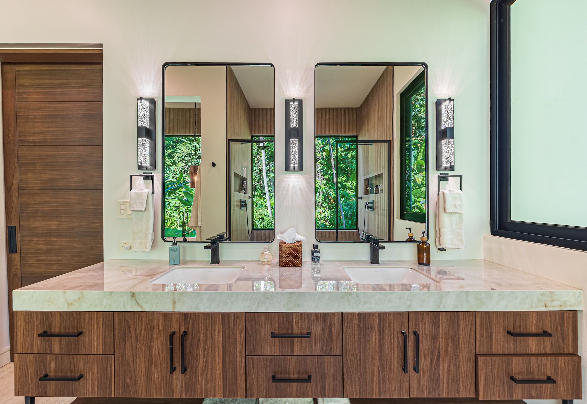 NEW-BUILD TROPICAL RESIDENCE WITH OCEAN VIEWS, IN PLAYA HERMOSA – 1.46 ACRES