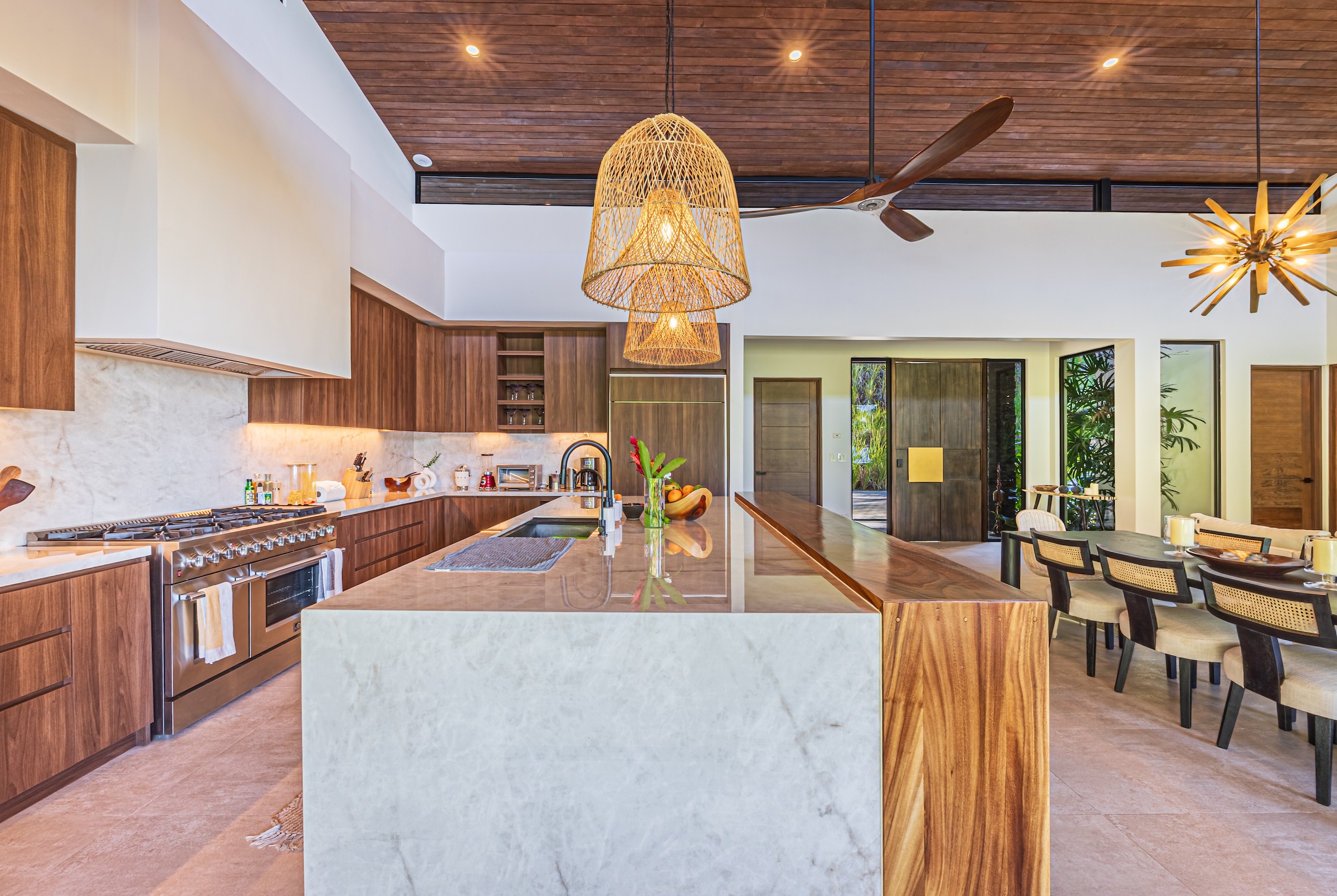 NEW-BUILD TROPICAL RESIDENCE WITH OCEAN VIEWS, IN PLAYA HERMOSA – 1.46 ACRES