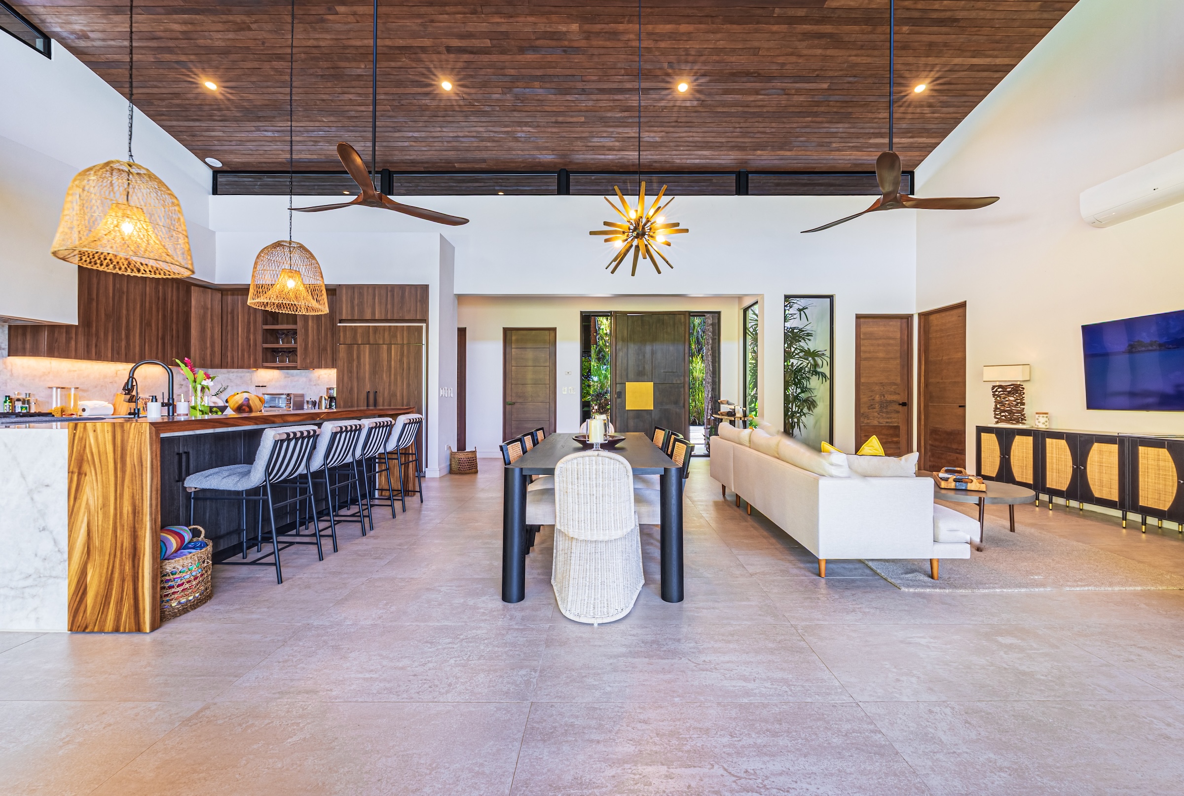 NEW-BUILD TROPICAL RESIDENCE WITH OCEAN VIEWS, IN PLAYA HERMOSA – 1.46 ACRES