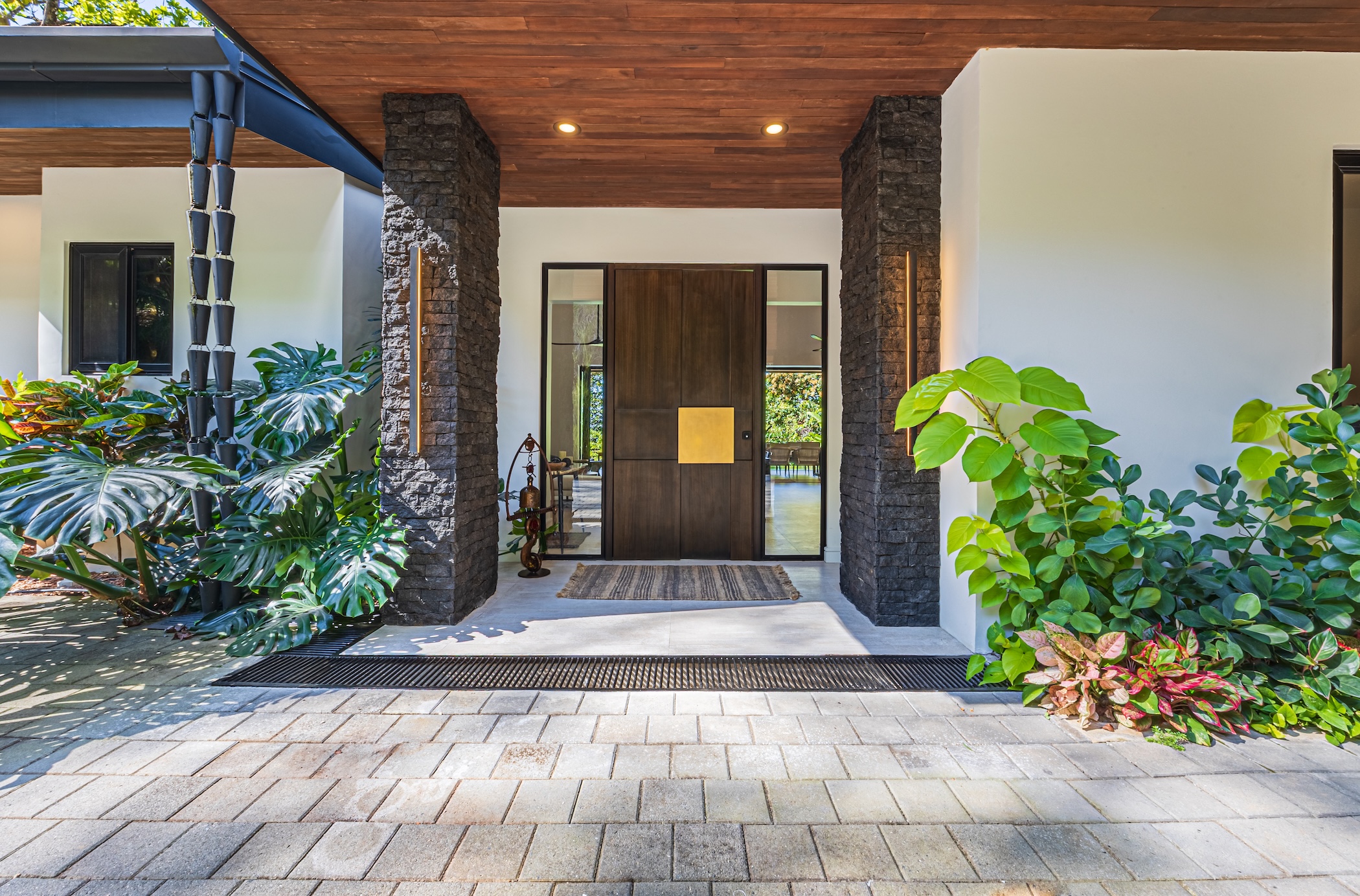 NEW-BUILD TROPICAL RESIDENCE WITH OCEAN VIEWS, IN PLAYA HERMOSA – 1.46 ACRES