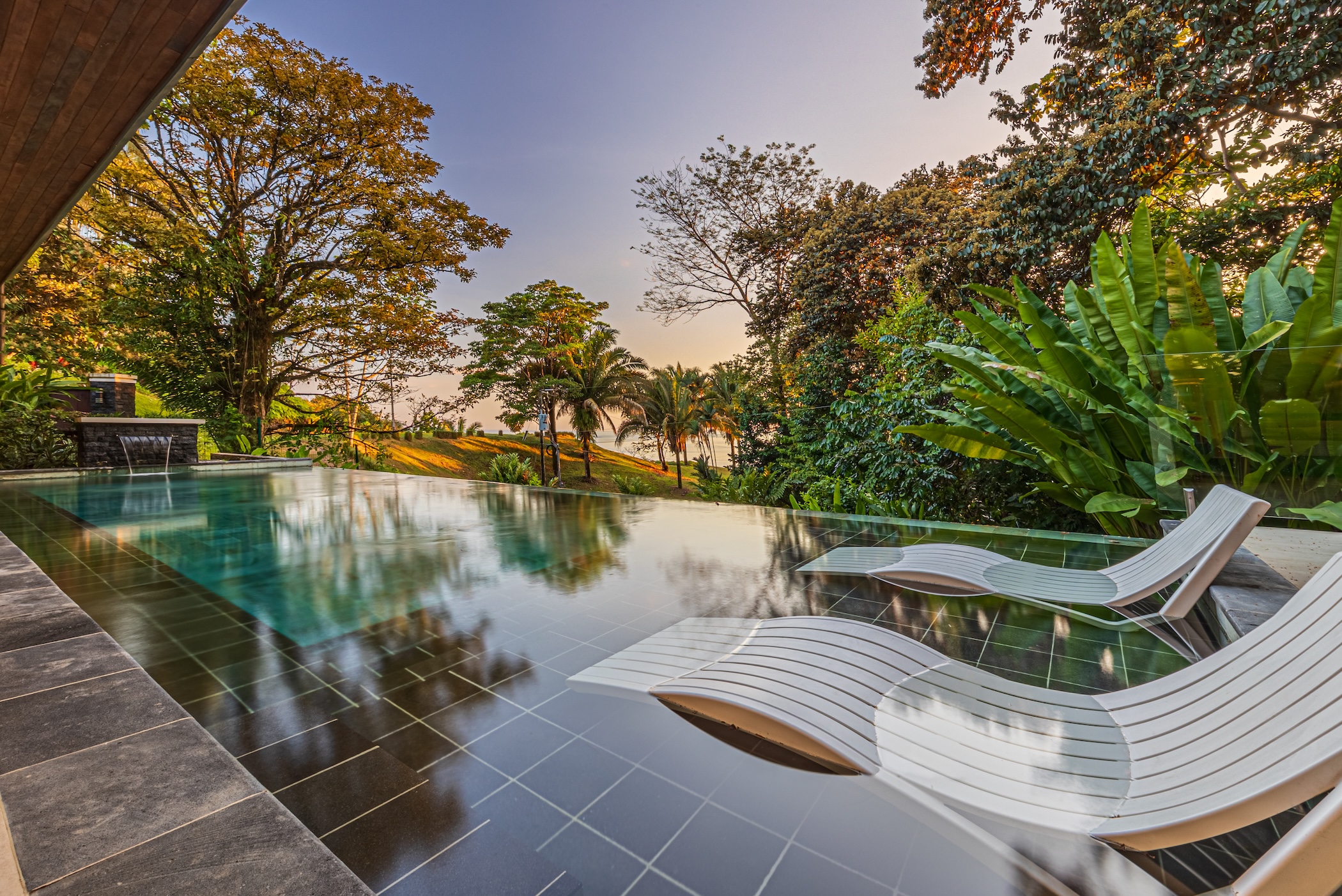 NEW-BUILD TROPICAL RESIDENCE WITH OCEAN VIEWS, IN PLAYA HERMOSA – 1.46 ACRES