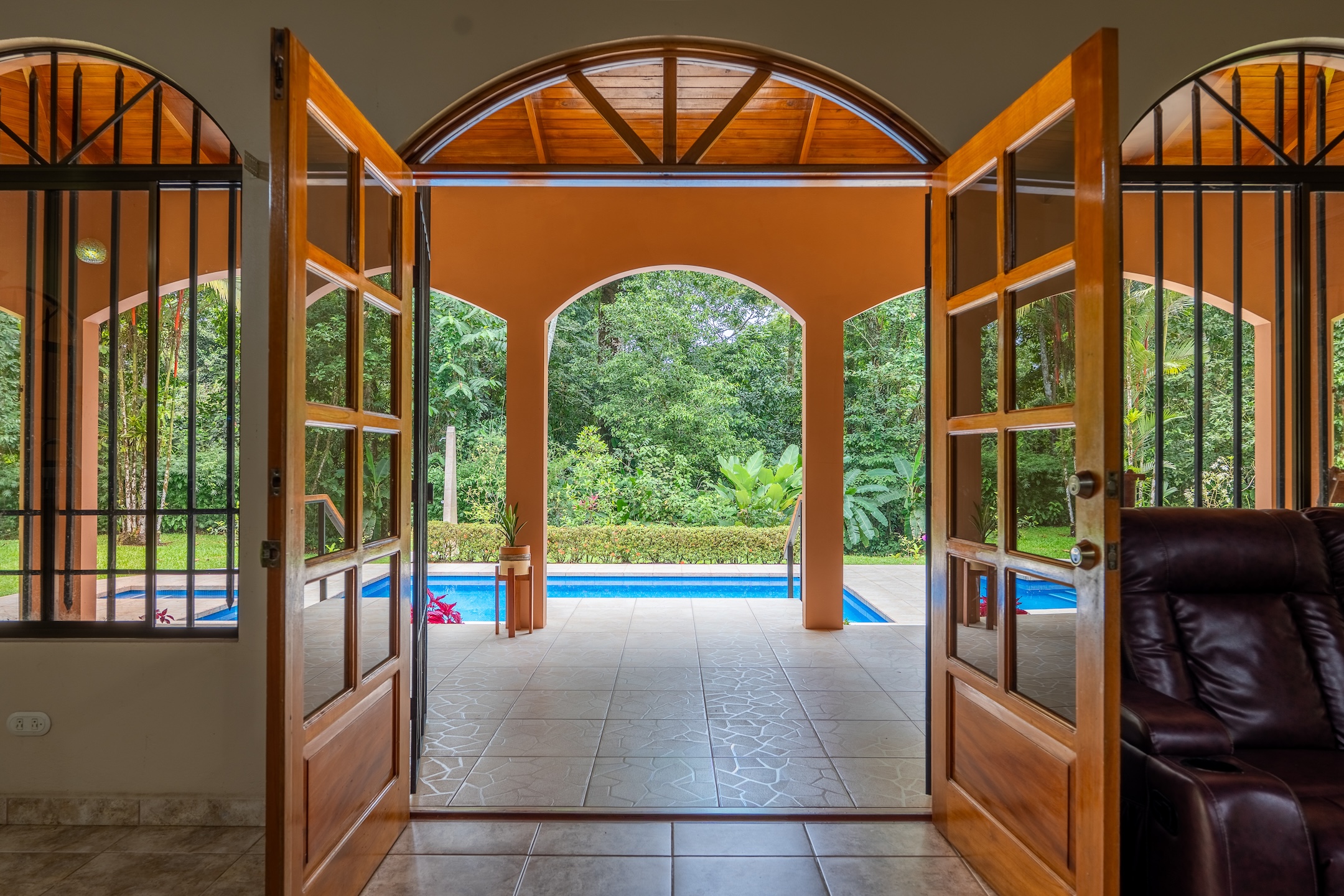 TROPICAL HOME WITH 2-BEDROOM POOL AND STREAM, IN OJOCHAL – 1.6 ACRES