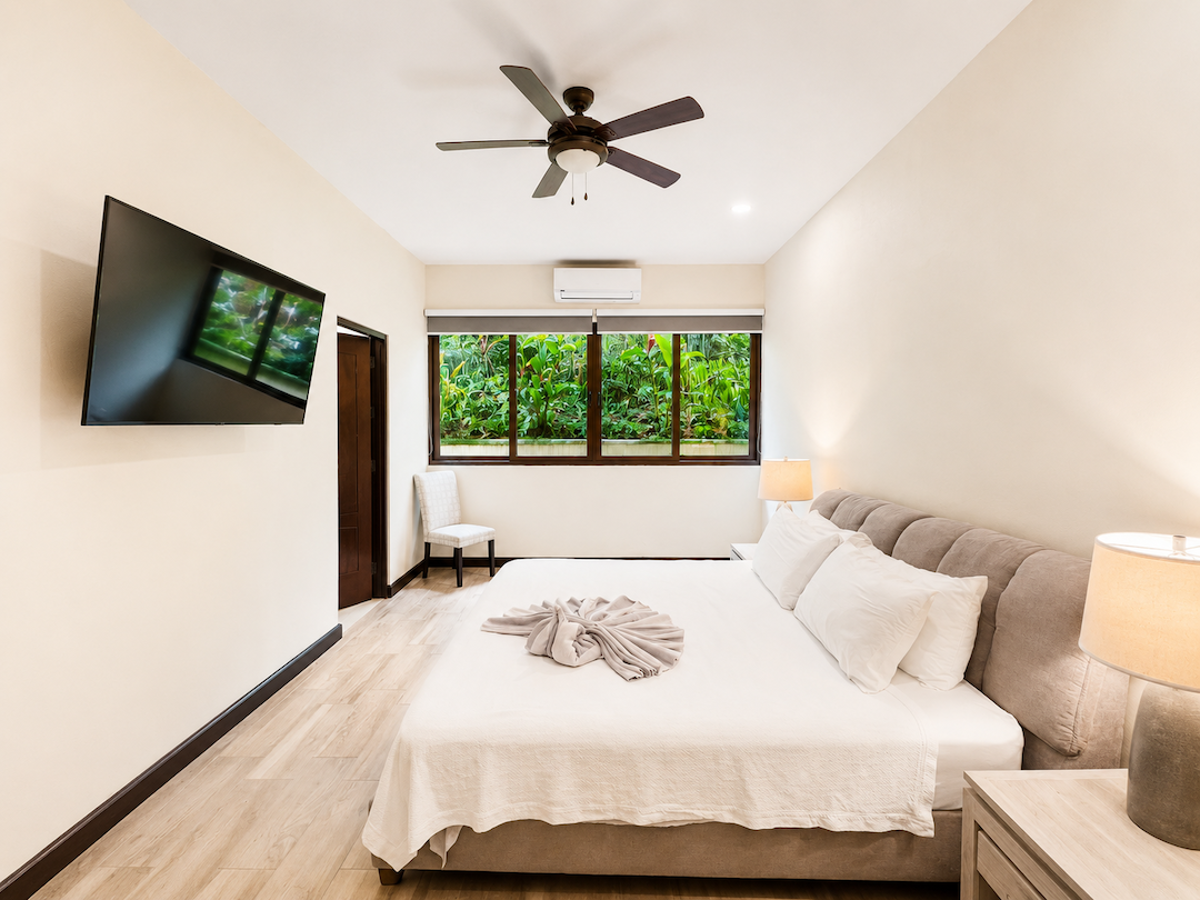 2-BEDROOM CONDO WITH POOL IN RIO MONO, MANUEL ANTONIO – 2.77 ACRES
