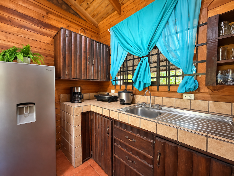 WOODEN CABIN WITH A NEARBY RIVER AND TROPICAL NATURE, IN UVITA