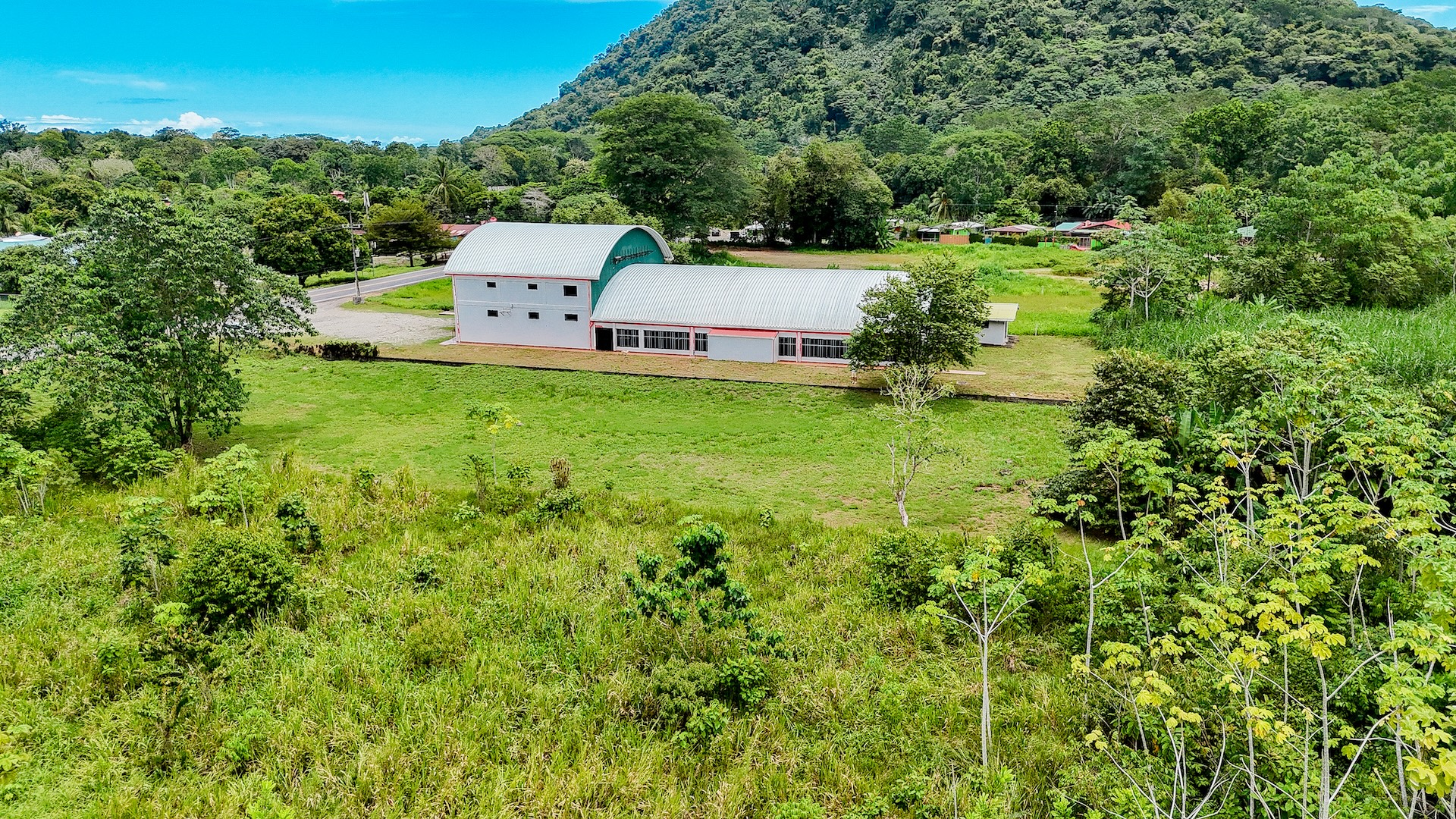 FLAT 0.59-ACRE LOT WITH DIRECT ACCESS TO THE COASTAL ROAD AND HIGH COMMERCIAL POTENTIAL IN CORONADO TRES RIOS
