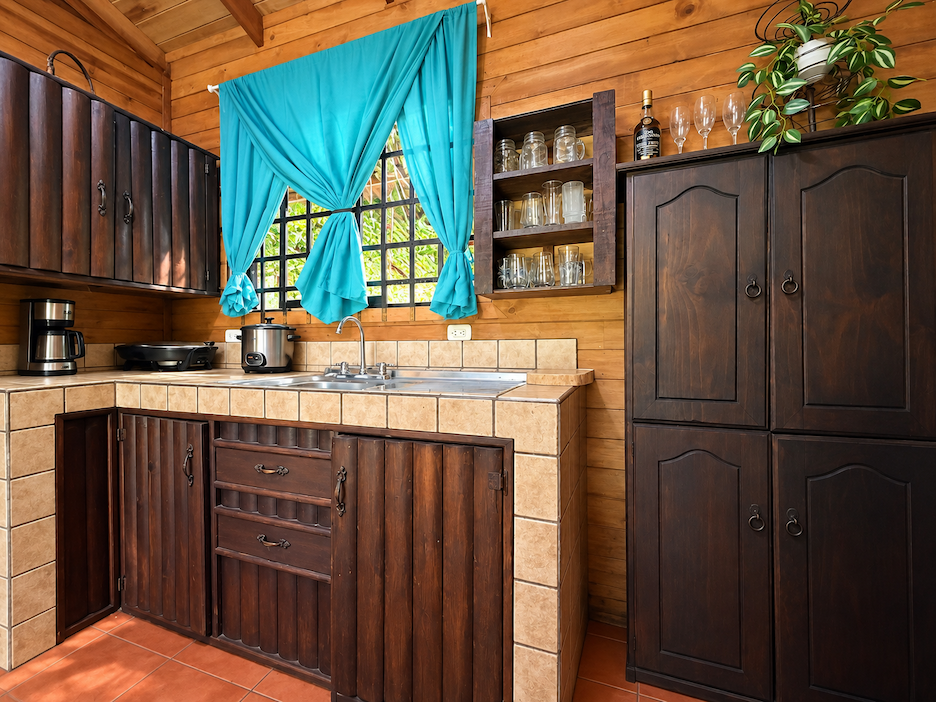 WOODEN CABIN WITH A NEARBY RIVER AND TROPICAL NATURE, IN UVITA
