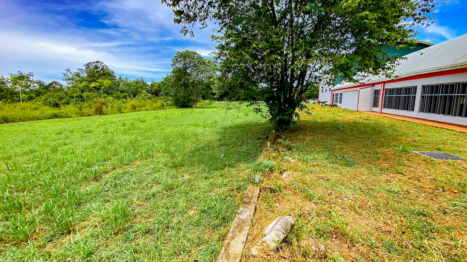 FLAT 0.59-ACRE LOT WITH DIRECT ACCESS TO THE COASTAL ROAD AND HIGH COMMERCIAL POTENTIAL IN CORONADO TRES RIOS