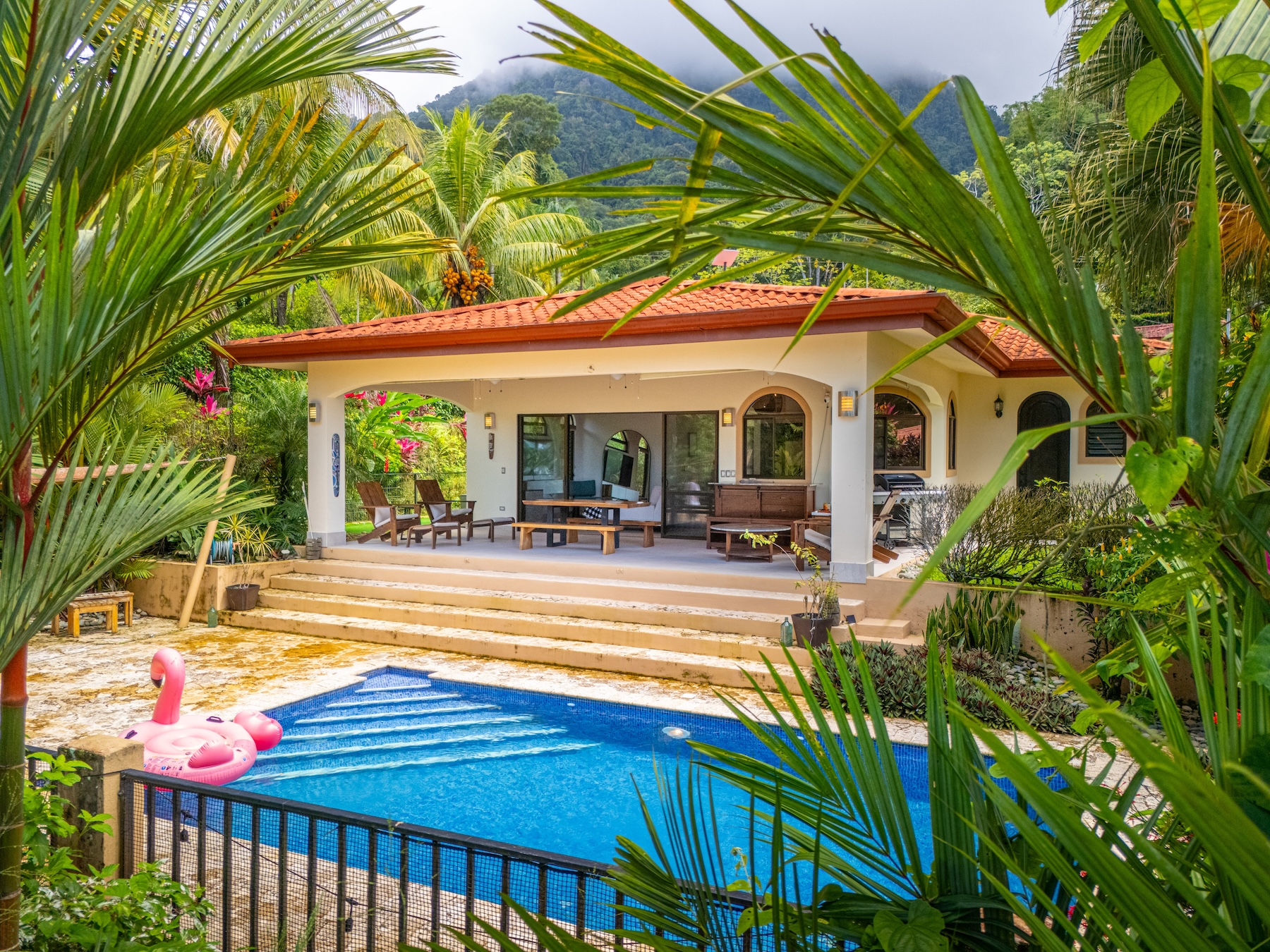 REMODELED 3-BEDROOM HOUSE WITH POOL, IN OJOCHAL