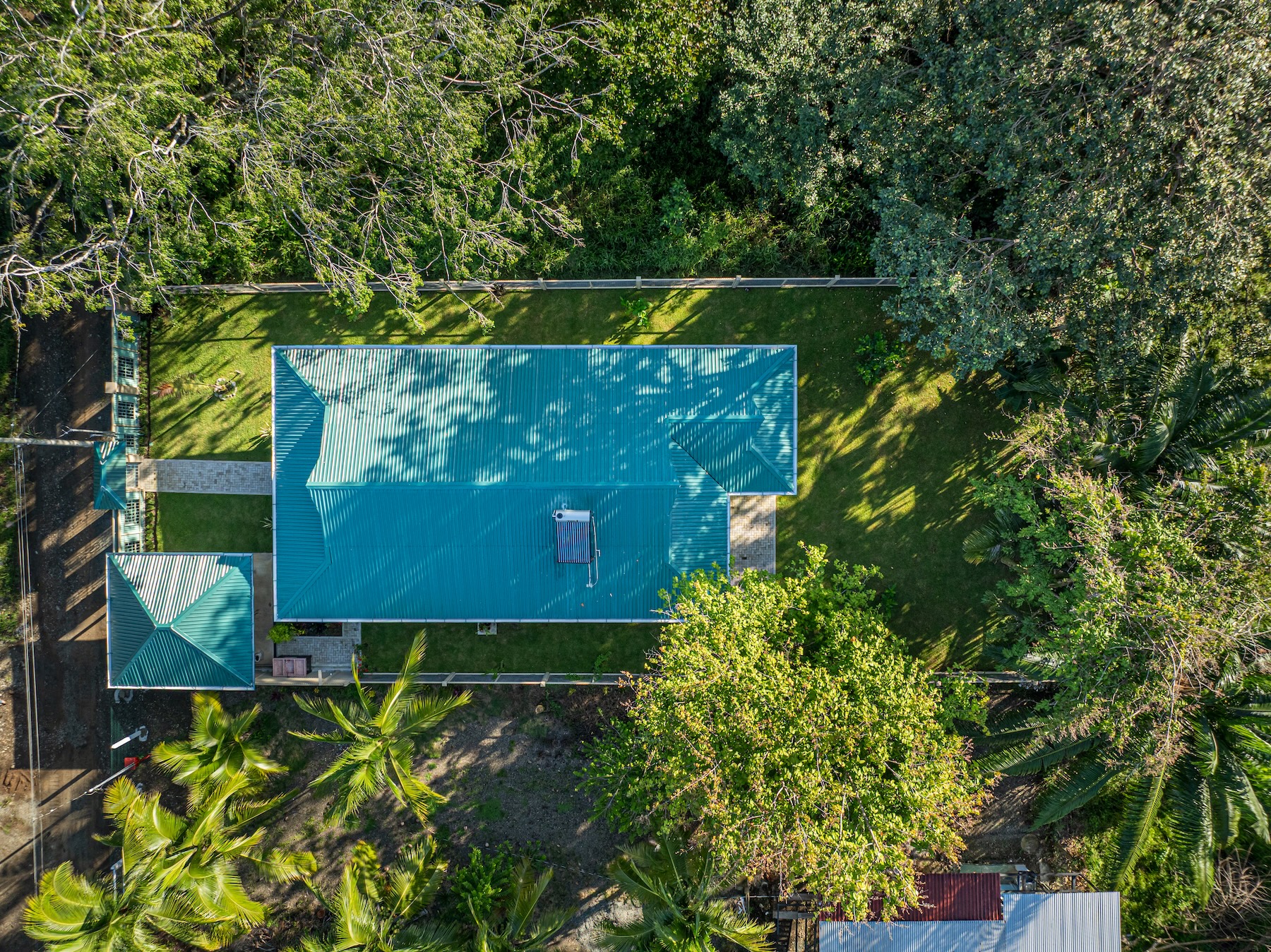 CASA TORTUGA  MODERN CONCRETE HOME NEAR PLAYA MATAPALO, IN MATAPALO