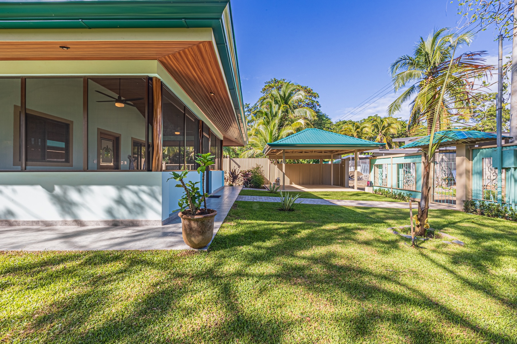 CASA TORTUGA  MODERN CONCRETE HOME NEAR PLAYA MATAPALO, IN MATAPALO