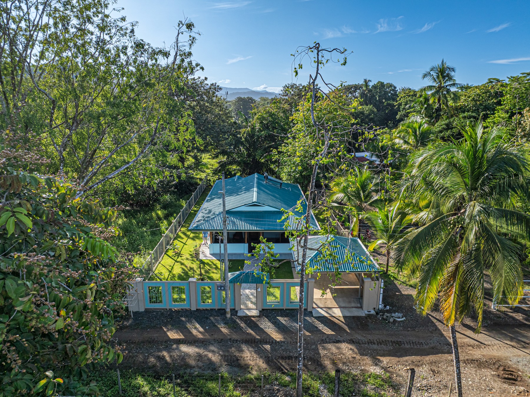 CASA TORTUGA  MODERN CONCRETE HOME NEAR PLAYA MATAPALO, IN MATAPALO