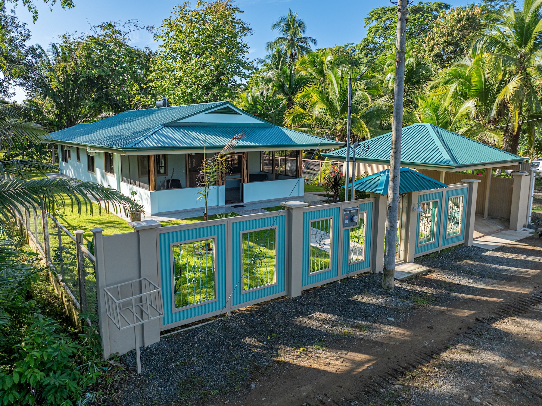 CASA TORTUGA  MODERN CONCRETE HOME NEAR PLAYA MATAPALO, IN MATAPALO