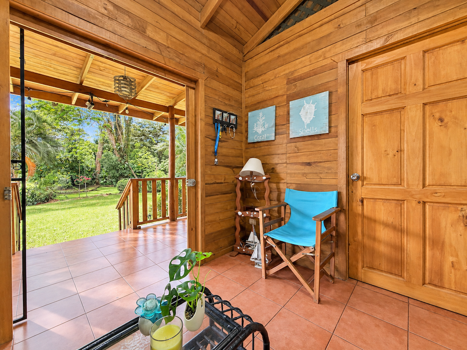 WOODEN CABIN WITH A NEARBY RIVER AND TROPICAL NATURE, IN UVITA