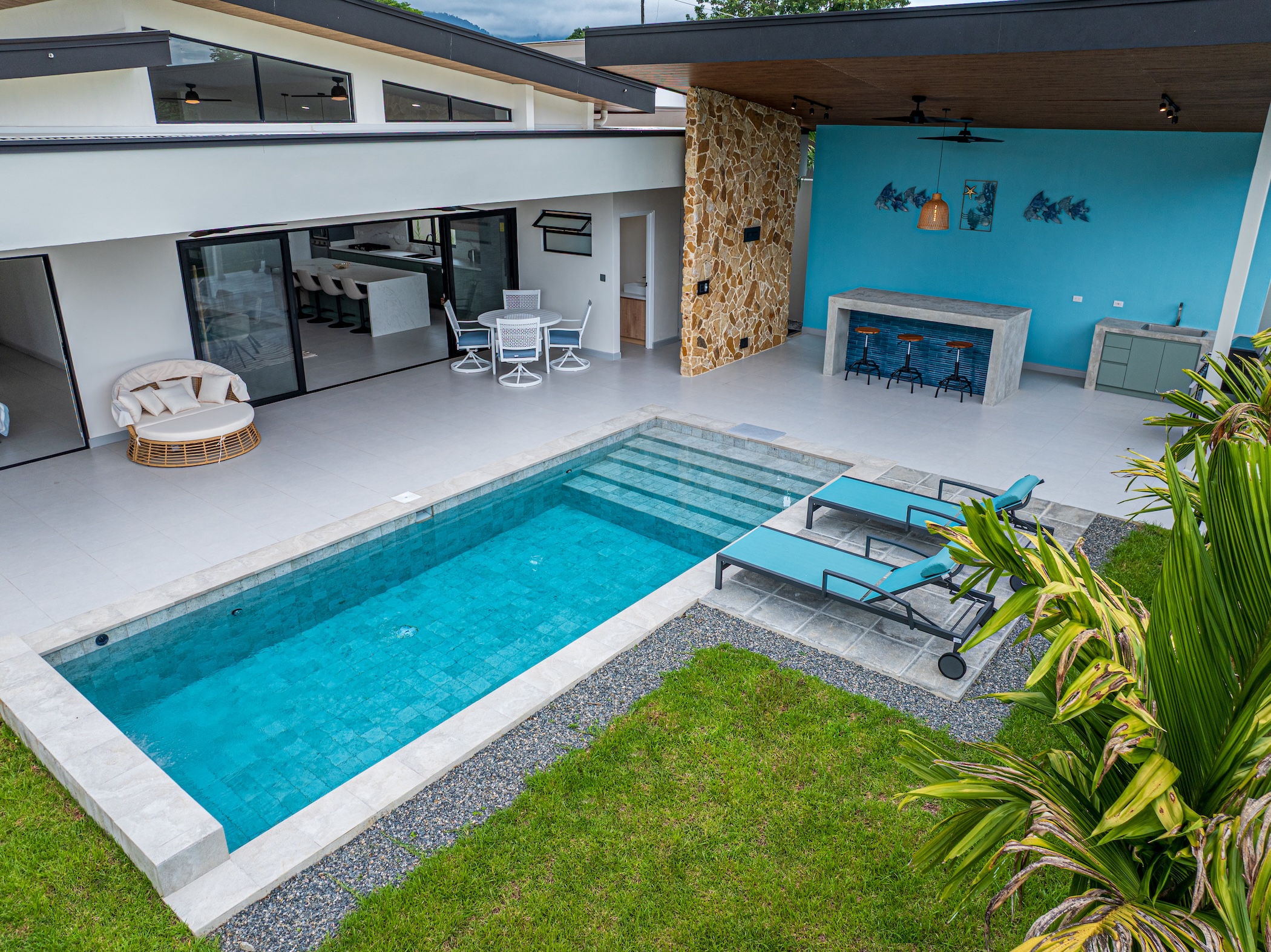 CASA LIBELULA BRAND-NEW MODERN TROPICAL HOME, IN UVITA