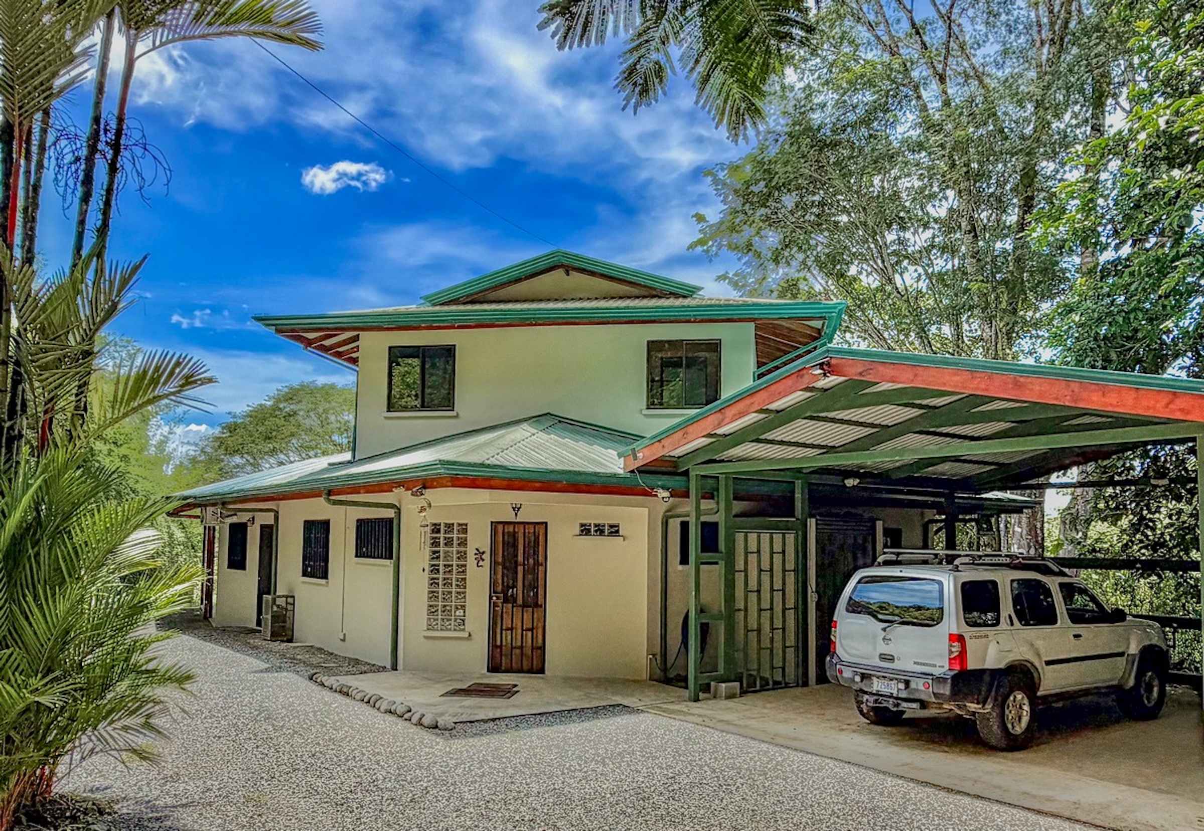 MOUNTAIN RETREAT IN LAGUNAS DE BARÚ – FULLY FURNISHED & TWO 4X4 VEHICLES INCLUDED