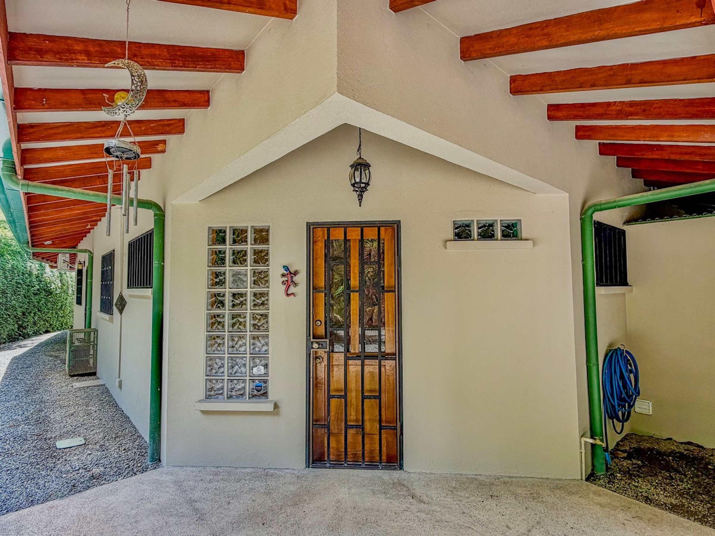 MOUNTAIN RETREAT IN LAGUNAS DE BARÚ – FULLY FURNISHED & TWO 4X4 VEHICLES INCLUDED