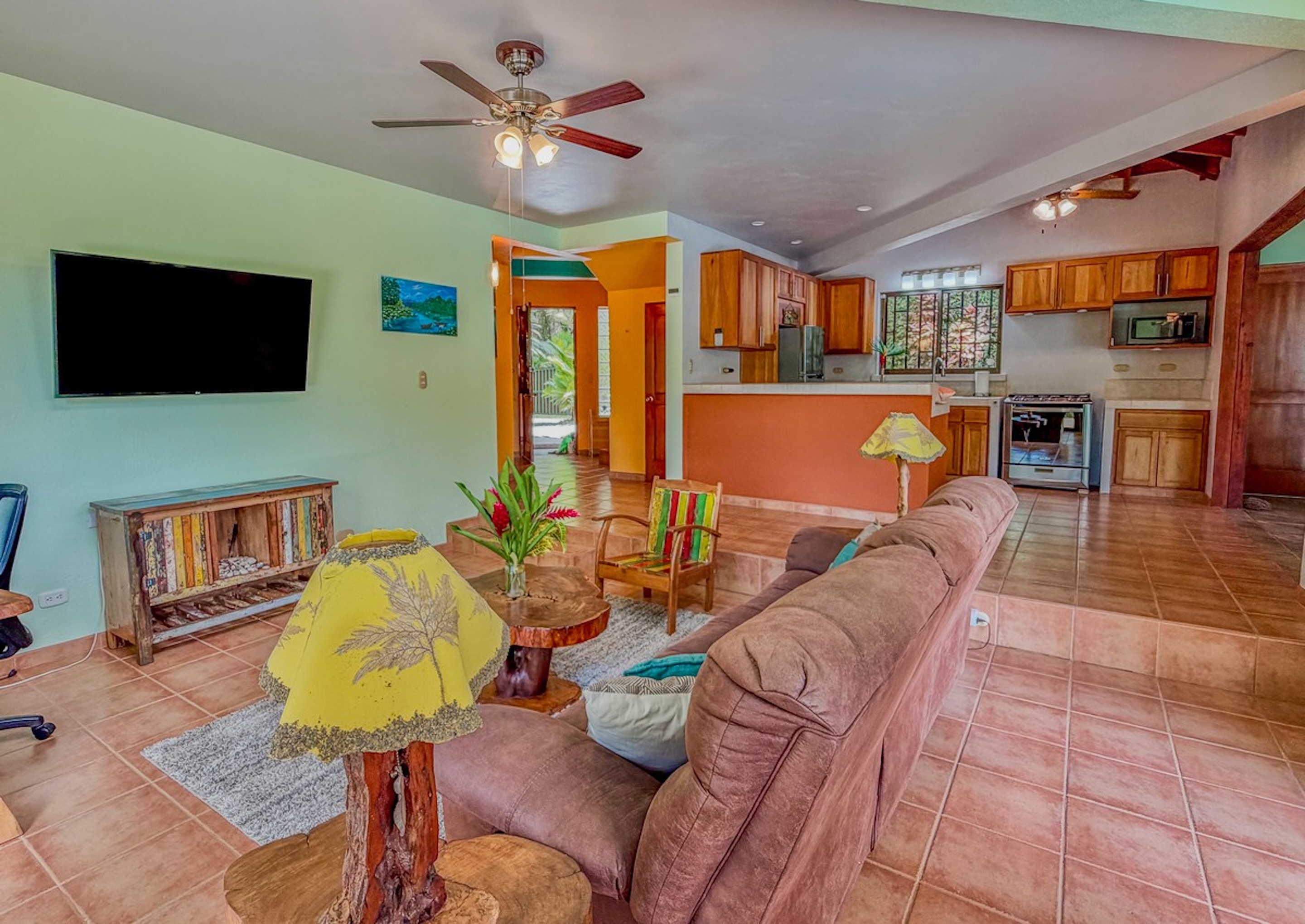 MOUNTAIN RETREAT IN LAGUNAS DE BARÚ – FULLY FURNISHED & TWO 4X4 VEHICLES INCLUDED