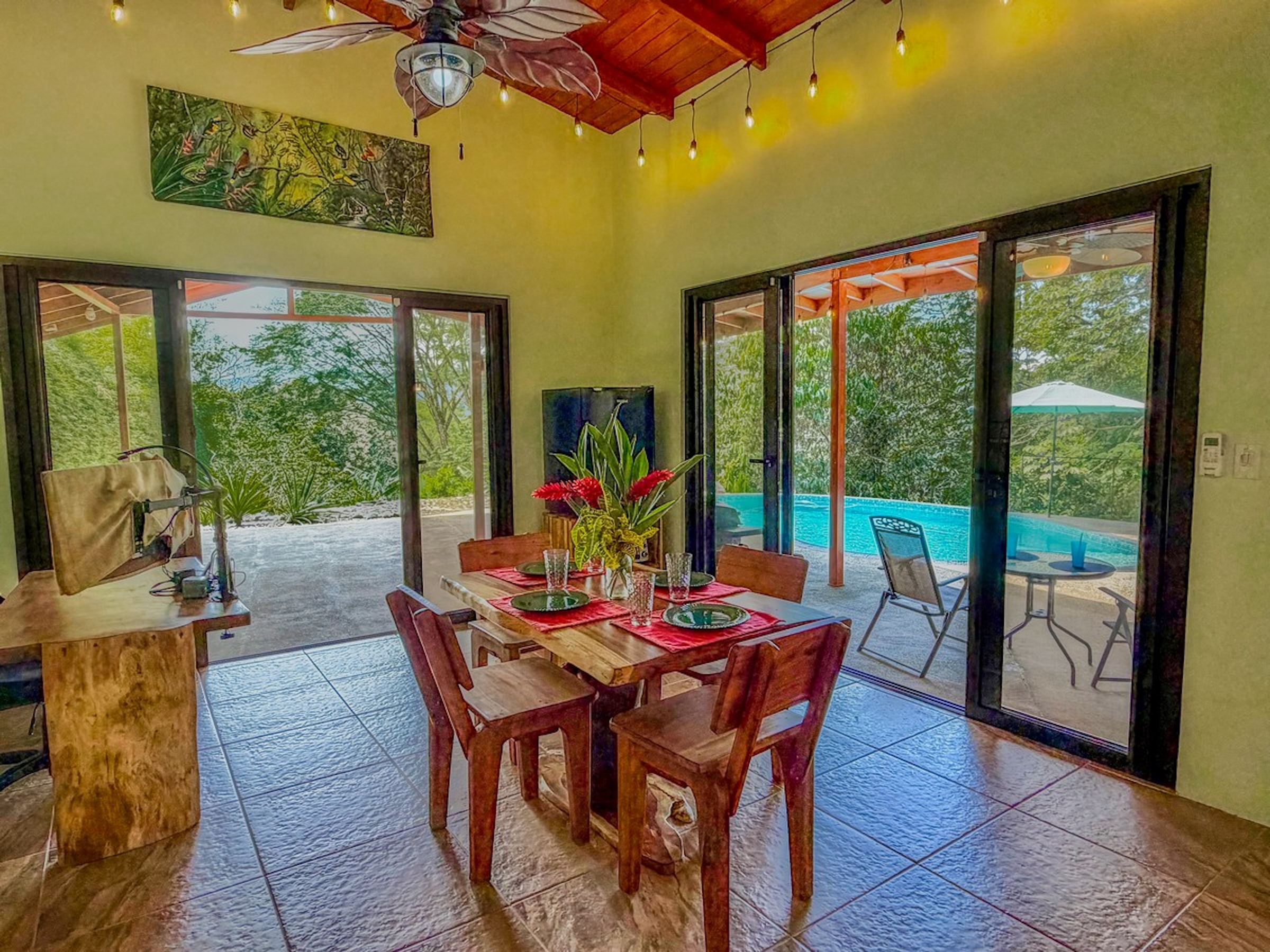 MOUNTAIN RETREAT IN LAGUNAS DE BARÚ – FULLY FURNISHED & TWO 4X4 VEHICLES INCLUDED