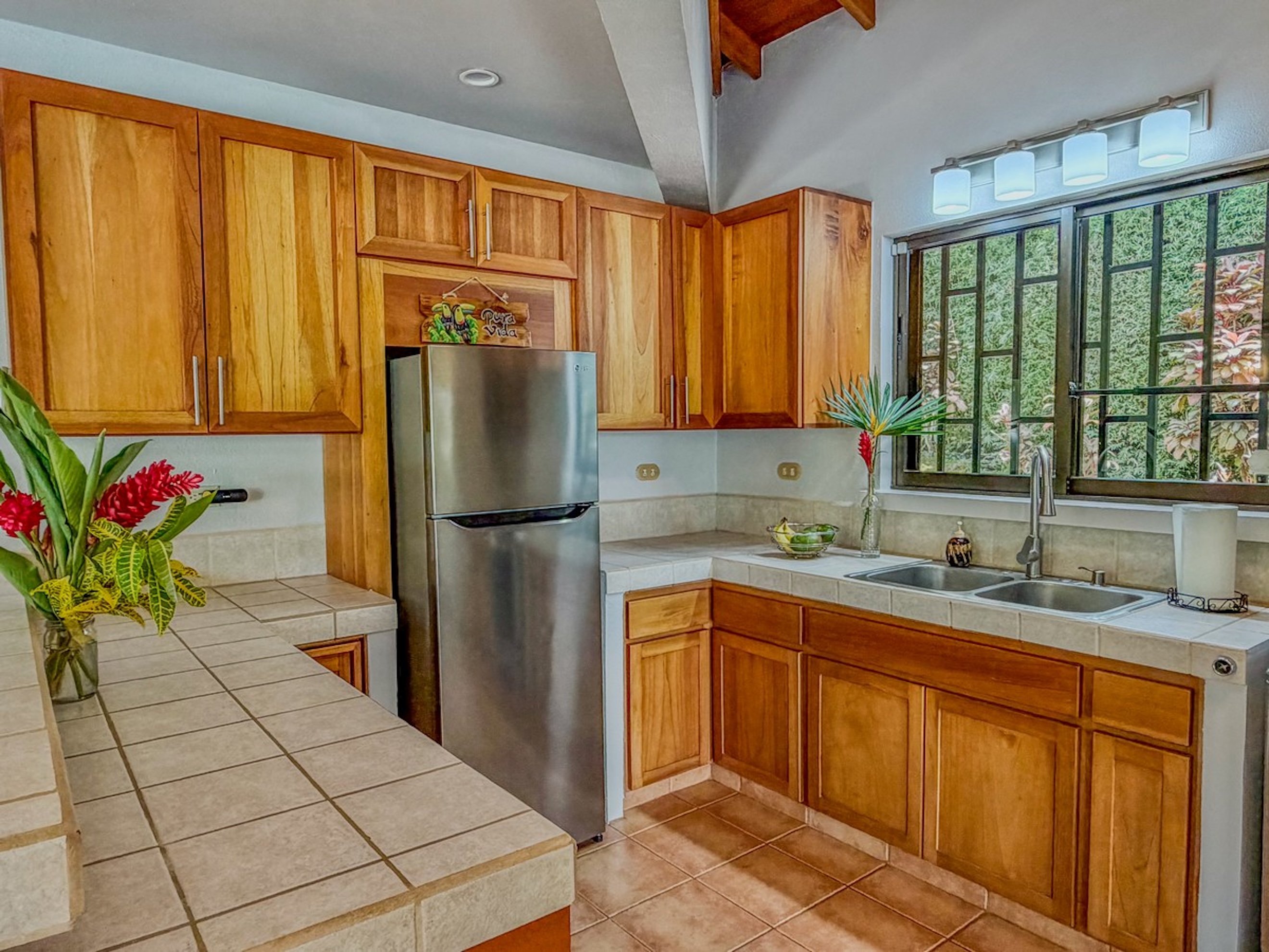 MOUNTAIN RETREAT IN LAGUNAS DE BARÚ – FULLY FURNISHED & TWO 4X4 VEHICLES INCLUDED