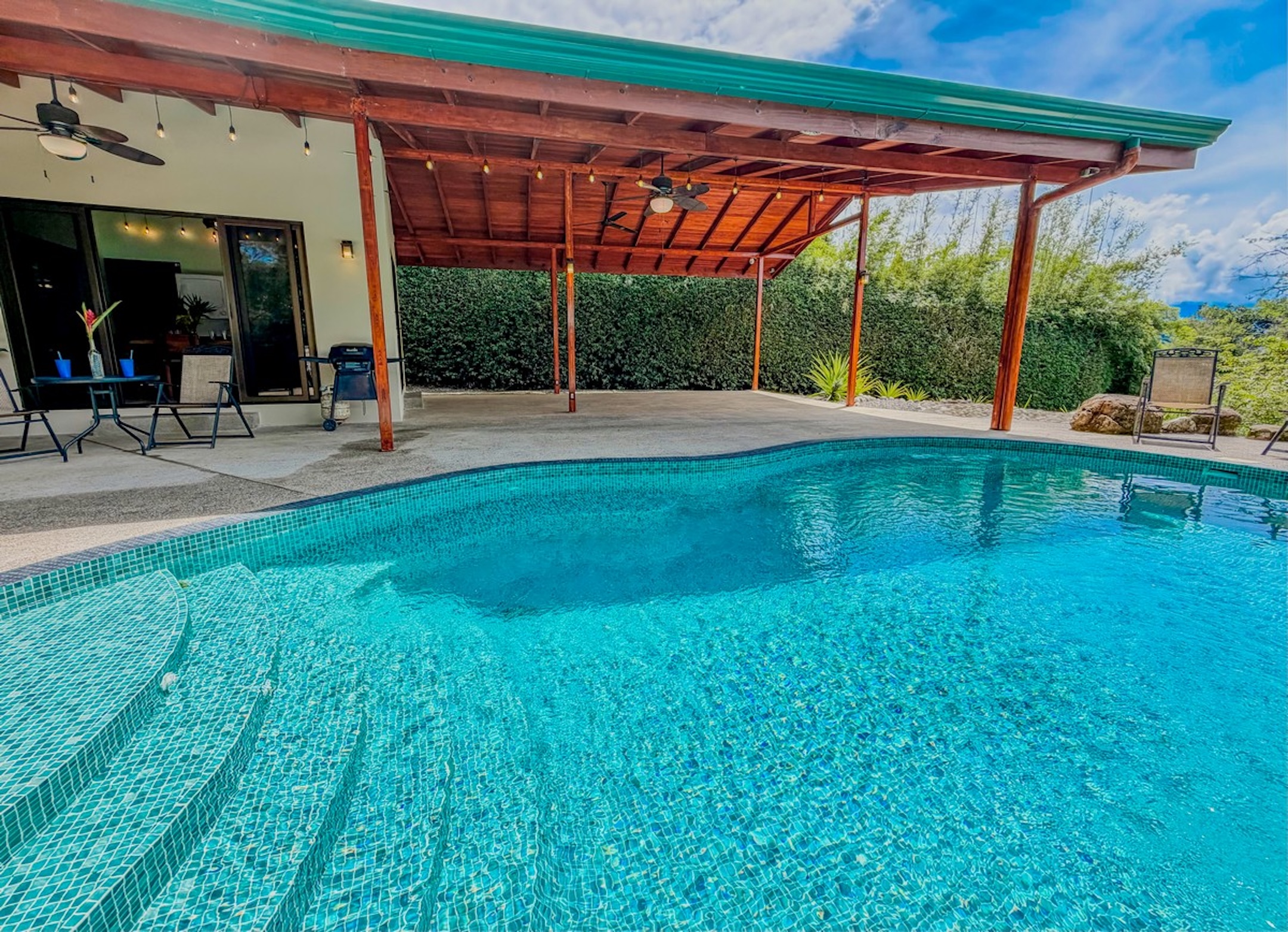 MOUNTAIN RETREAT IN LAGUNAS DE BARÚ – FULLY FURNISHED & TWO 4X4 VEHICLES INCLUDED