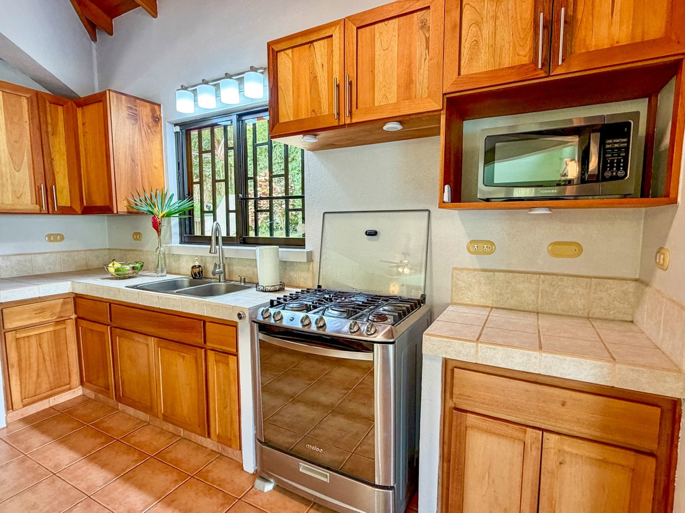MOUNTAIN RETREAT IN LAGUNAS DE BARÚ – FULLY FURNISHED & TWO 4X4 VEHICLES INCLUDED