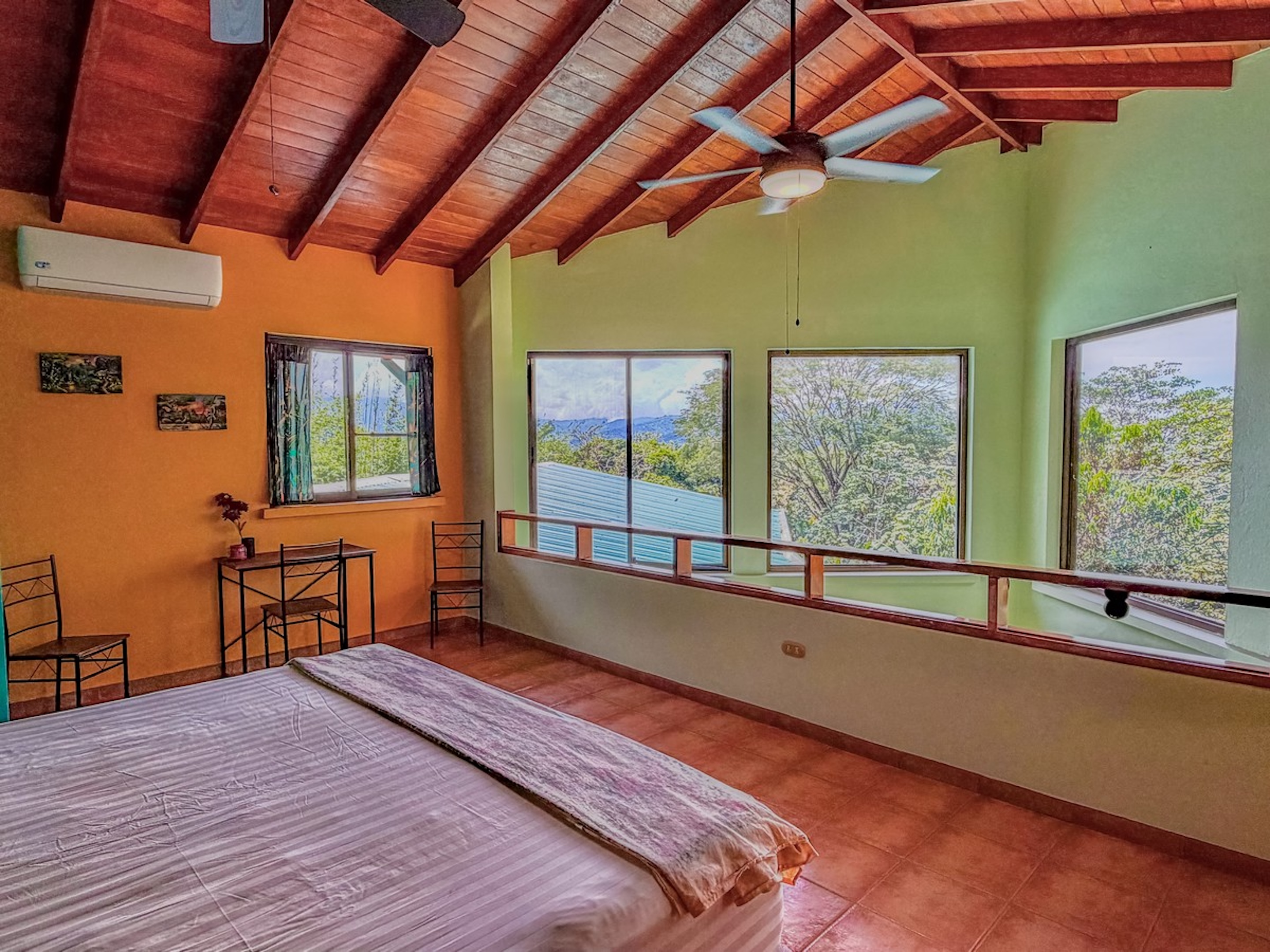 MOUNTAIN RETREAT IN LAGUNAS DE BARÚ – FULLY FURNISHED & TWO 4X4 VEHICLES INCLUDED
