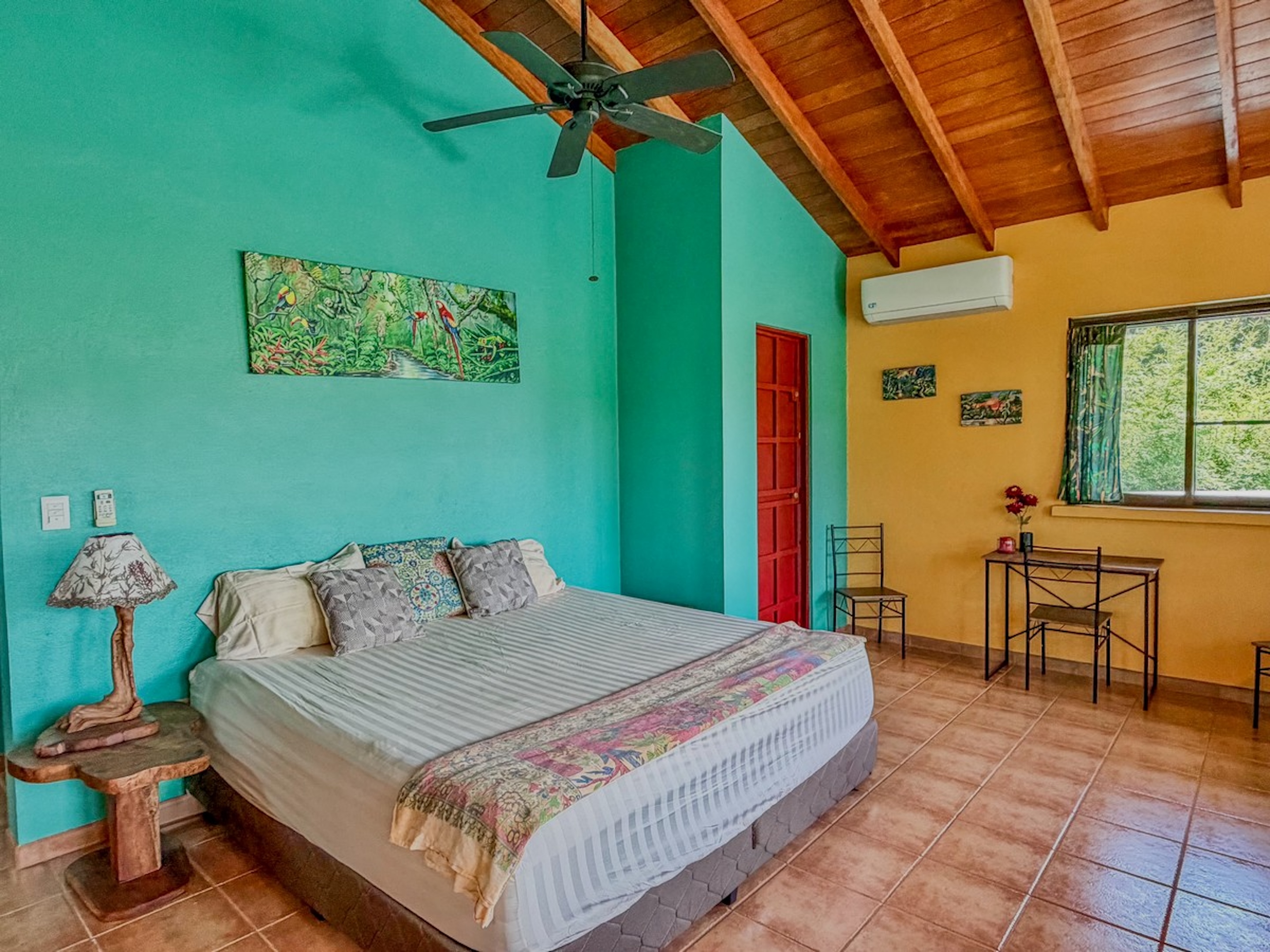 MOUNTAIN RETREAT IN LAGUNAS DE BARÚ – FULLY FURNISHED & TWO 4X4 VEHICLES INCLUDED