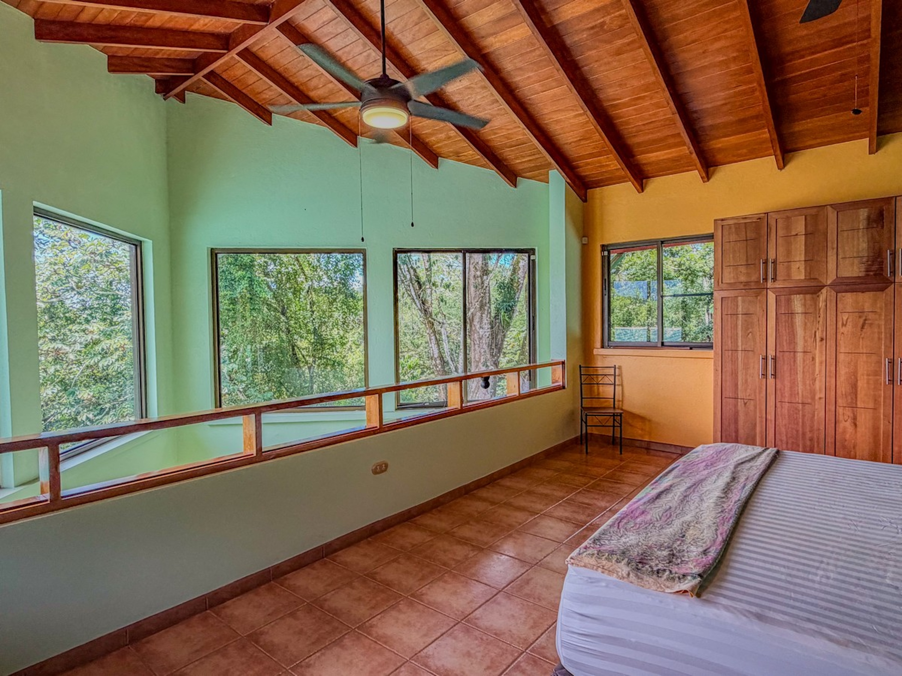 MOUNTAIN RETREAT IN LAGUNAS DE BARÚ – FULLY FURNISHED & TWO 4X4 VEHICLES INCLUDED