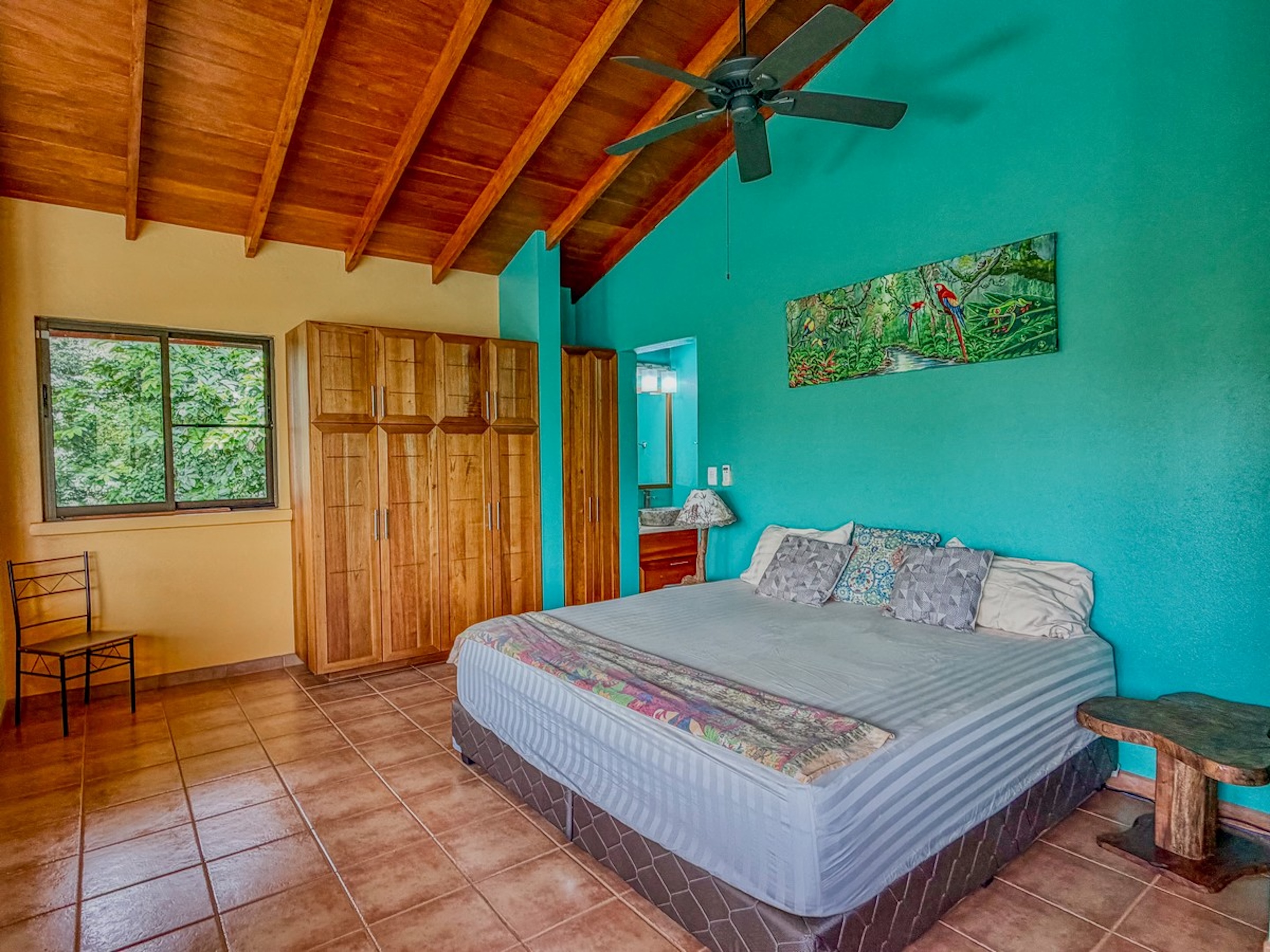 MOUNTAIN RETREAT IN LAGUNAS DE BARÚ – FULLY FURNISHED & TWO 4X4 VEHICLES INCLUDED