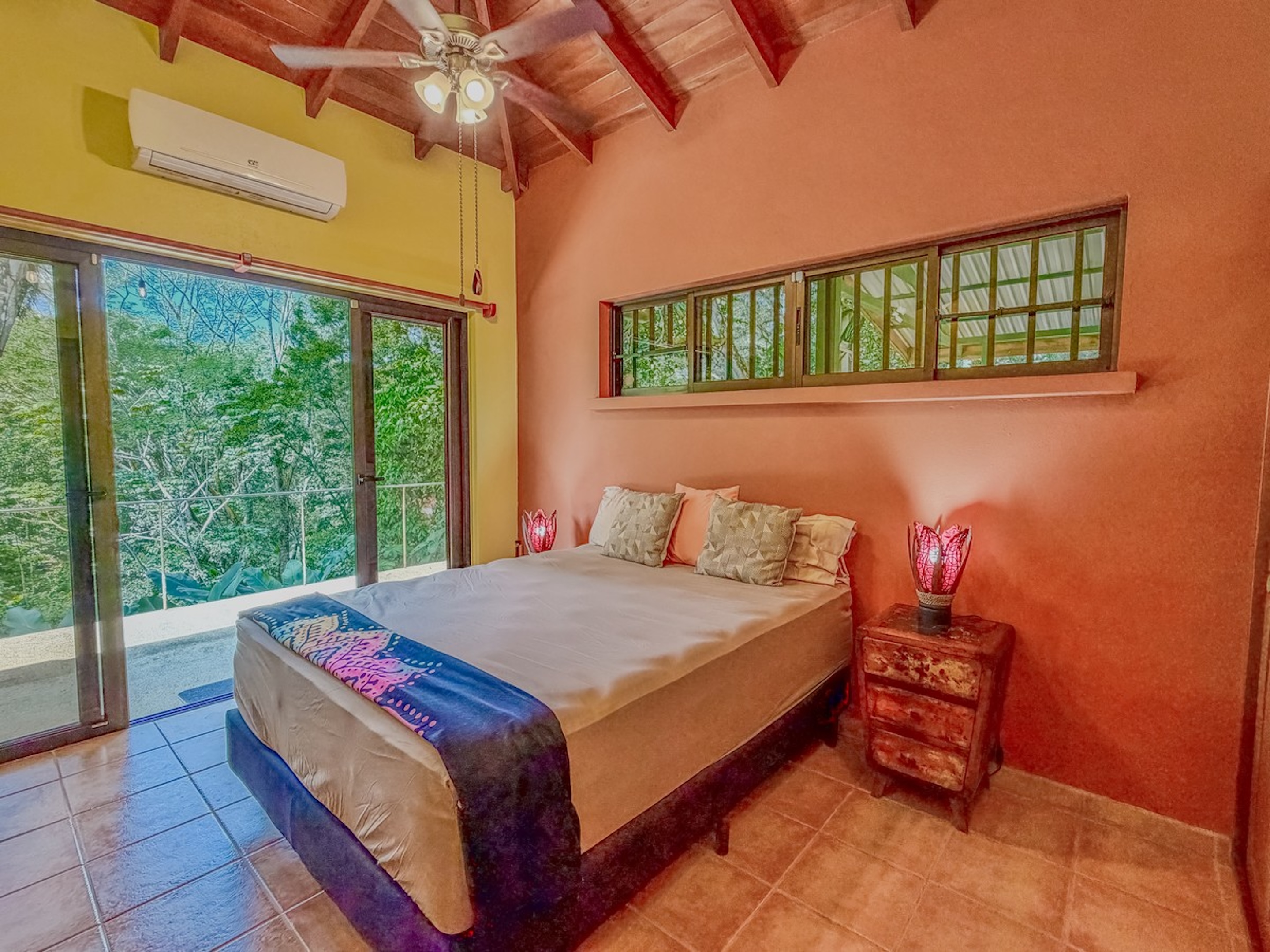MOUNTAIN RETREAT IN LAGUNAS DE BARÚ – FULLY FURNISHED & TWO 4X4 VEHICLES INCLUDED