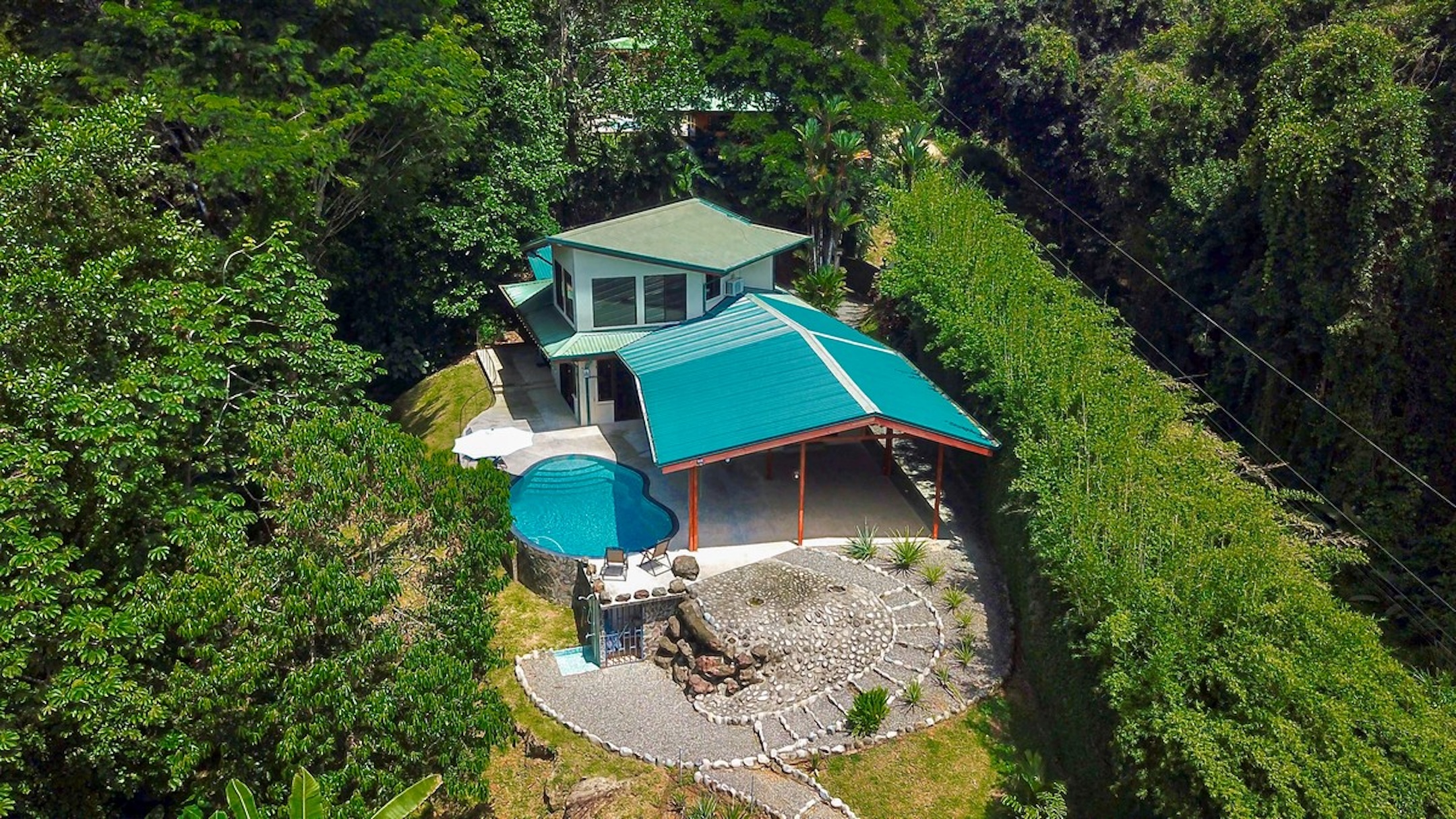 MOUNTAIN RETREAT IN LAGUNAS DE BARÚ – FULLY FURNISHED & TWO 4X4 VEHICLES INCLUDED
